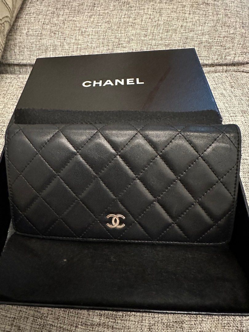 Chanel quilted on sale leather yen wallet