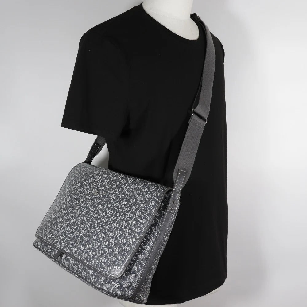 Goyard Capetien Messenger