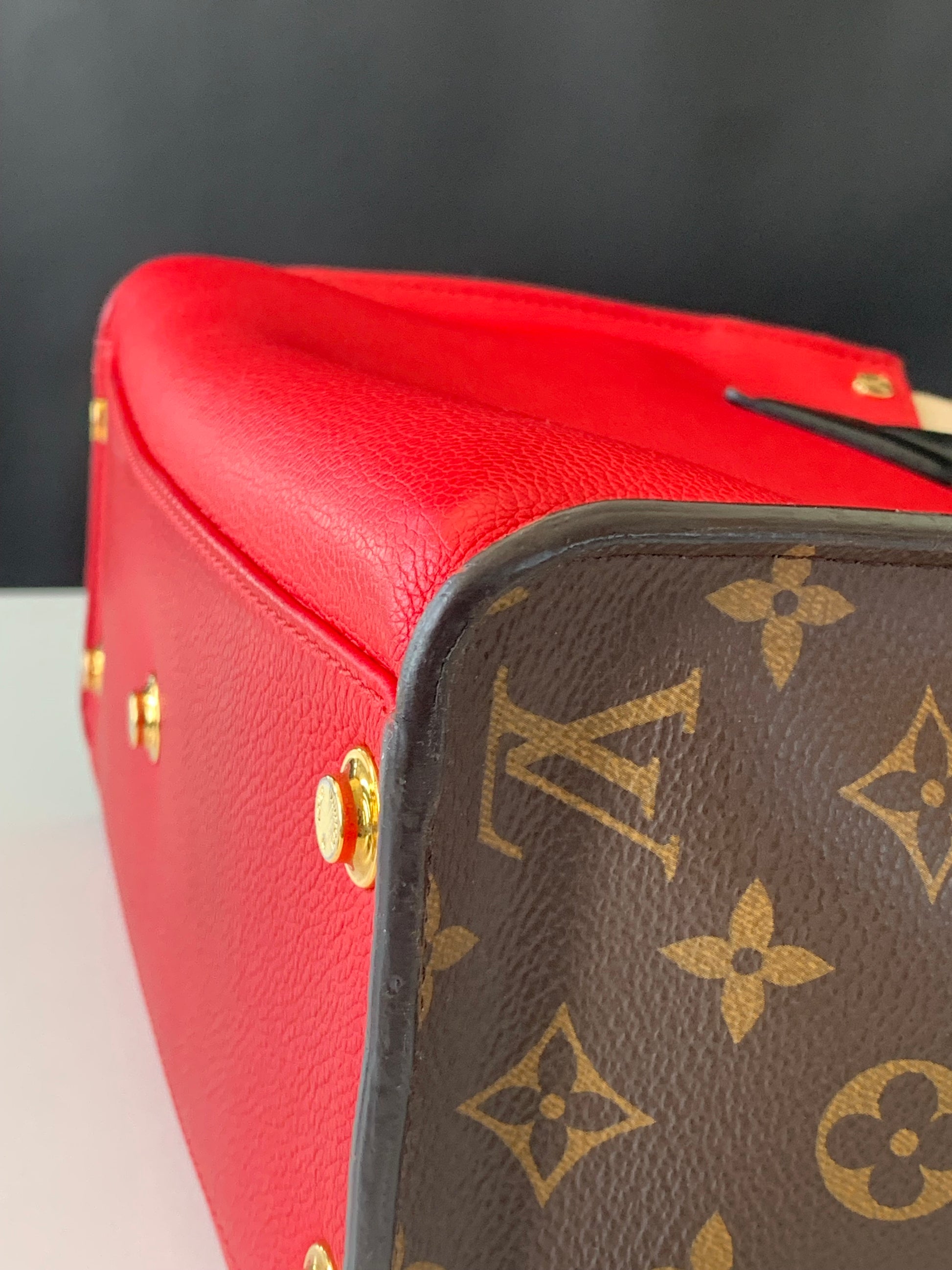 Louis Vuitton On My Side Monogram