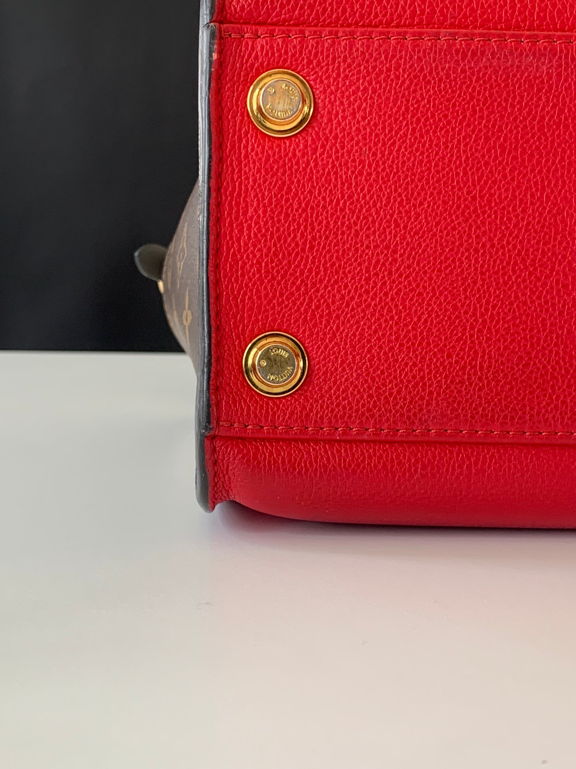 Louis Vuitton On My Side Monogram