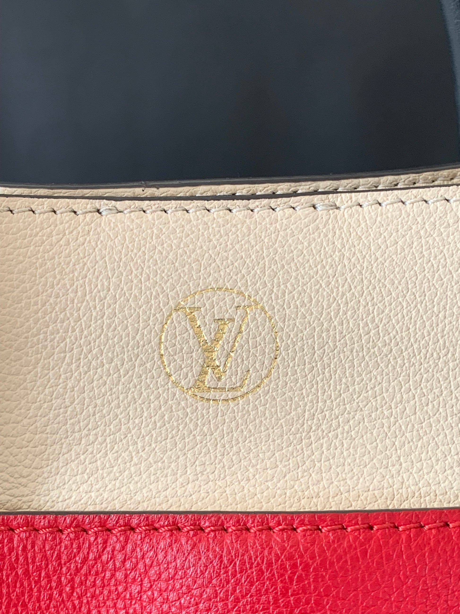 Louis Vuitton On My Side Monogram