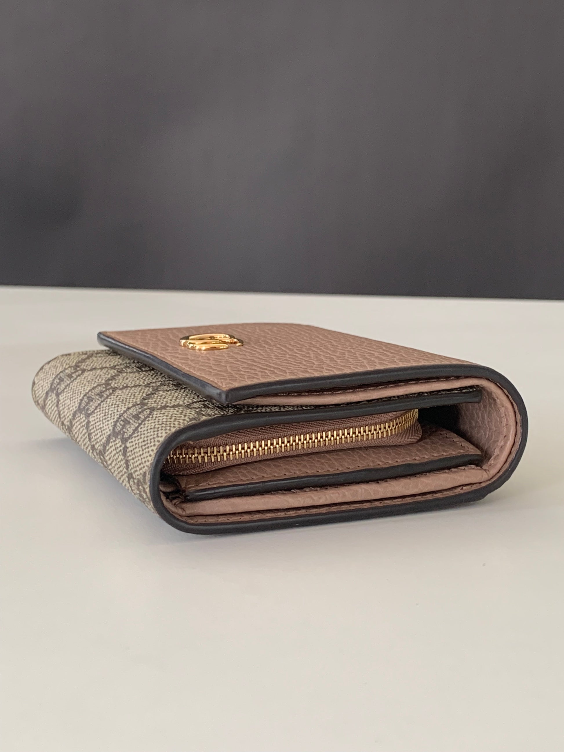 Gucci GG Supreme Monogram Medium GG Marmont Card Case