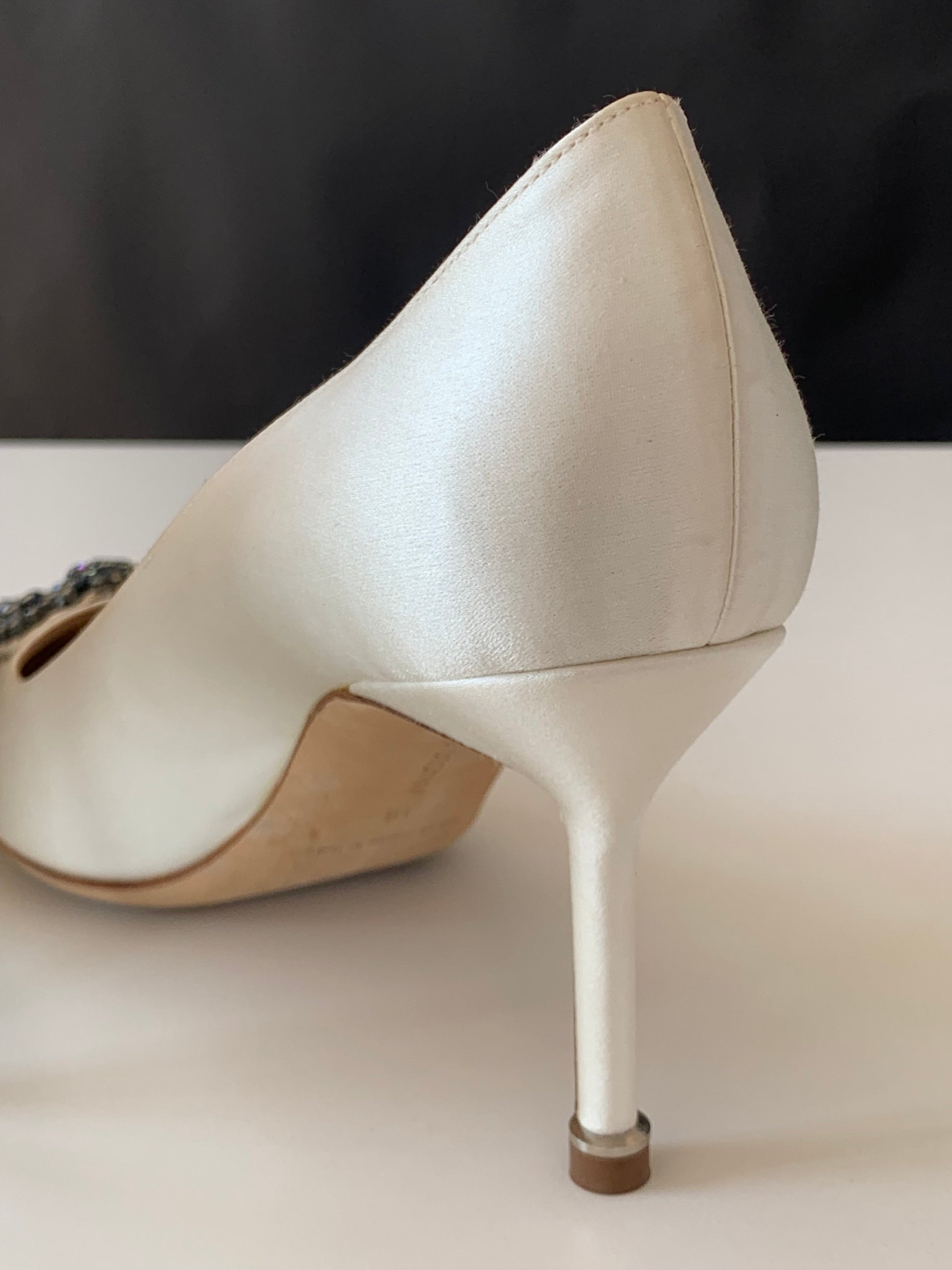 Manolo Blahnik Hangisi Satin Pumps 70 38