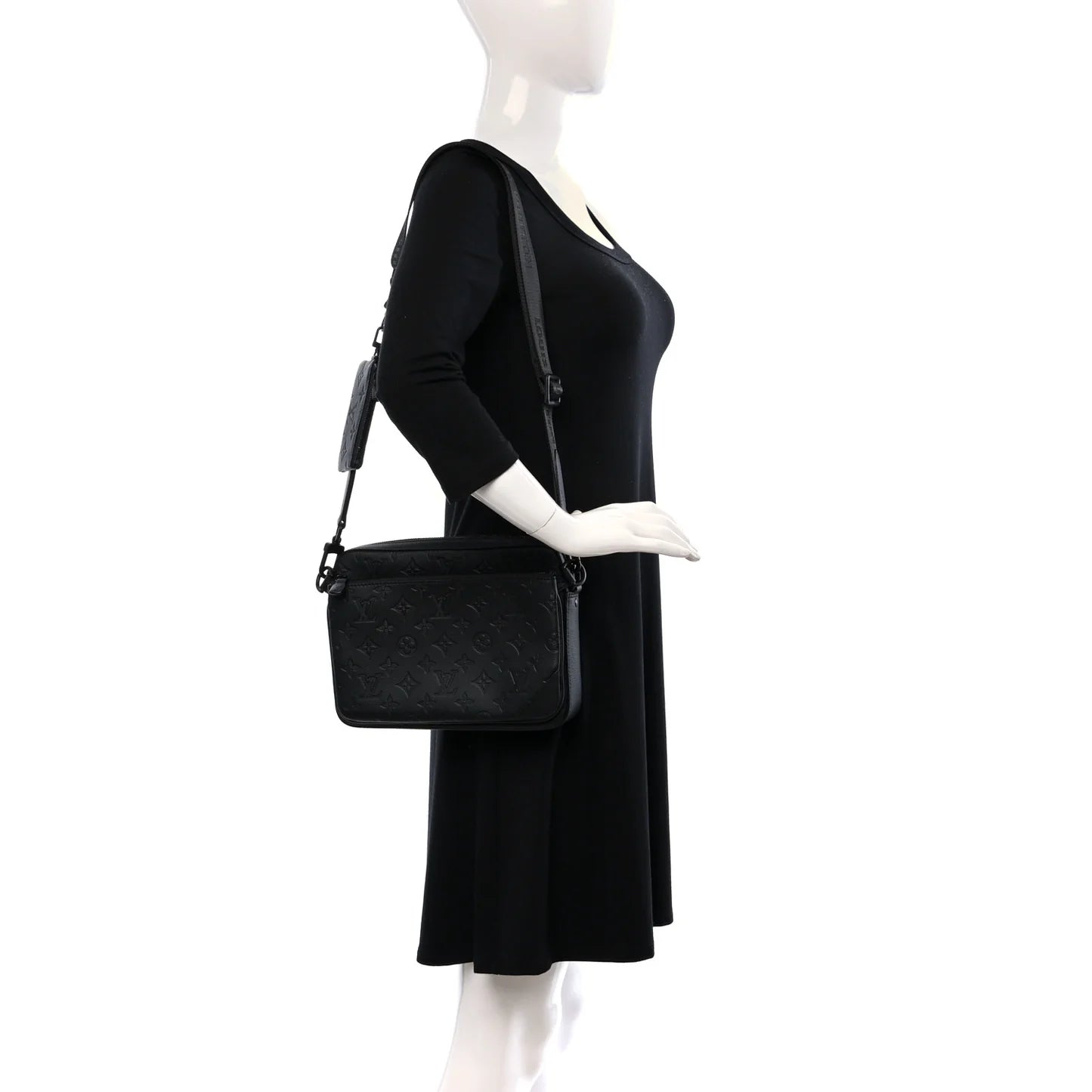 Louis Vuitton	Trio Messenger