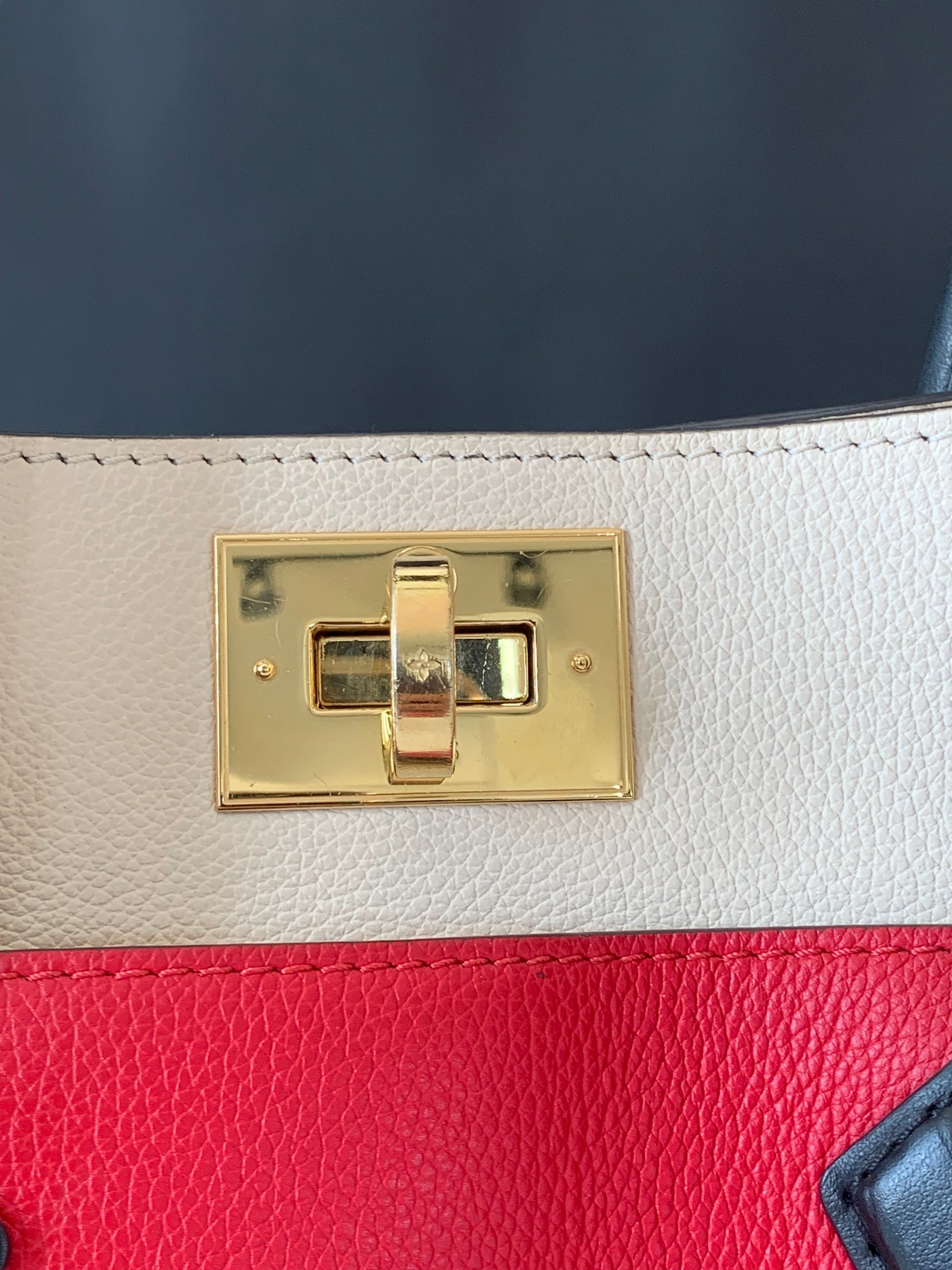 Louis Vuitton On My Side Monogram