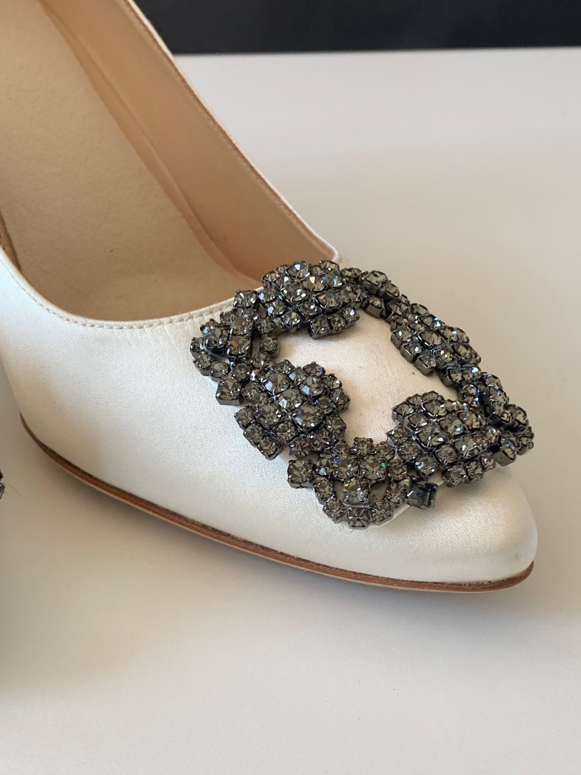 Manolo Blahnik Hangisi Satin Pumps 70 38