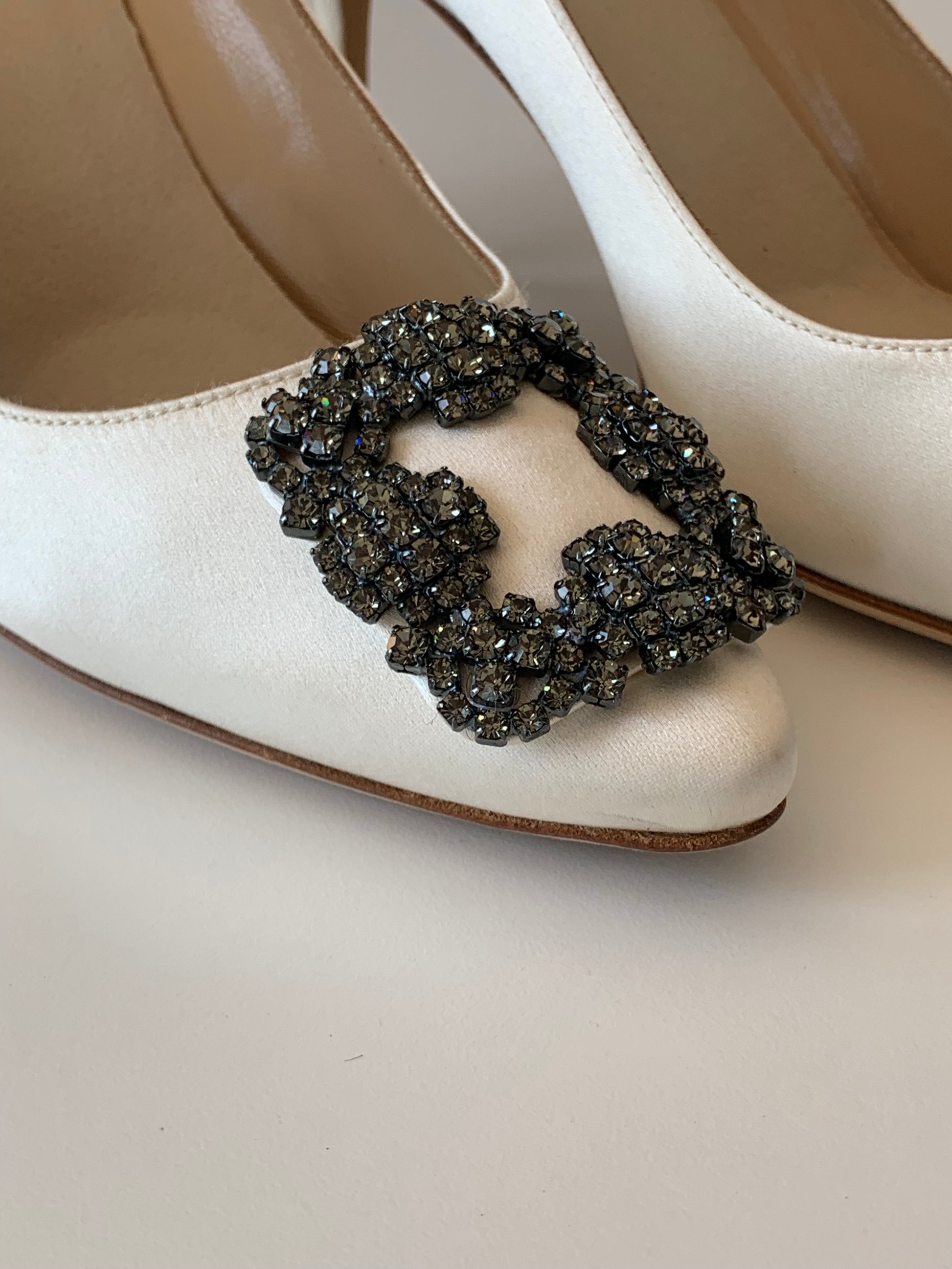 Manolo Blahnik Hangisi Satin Pumps 70 38