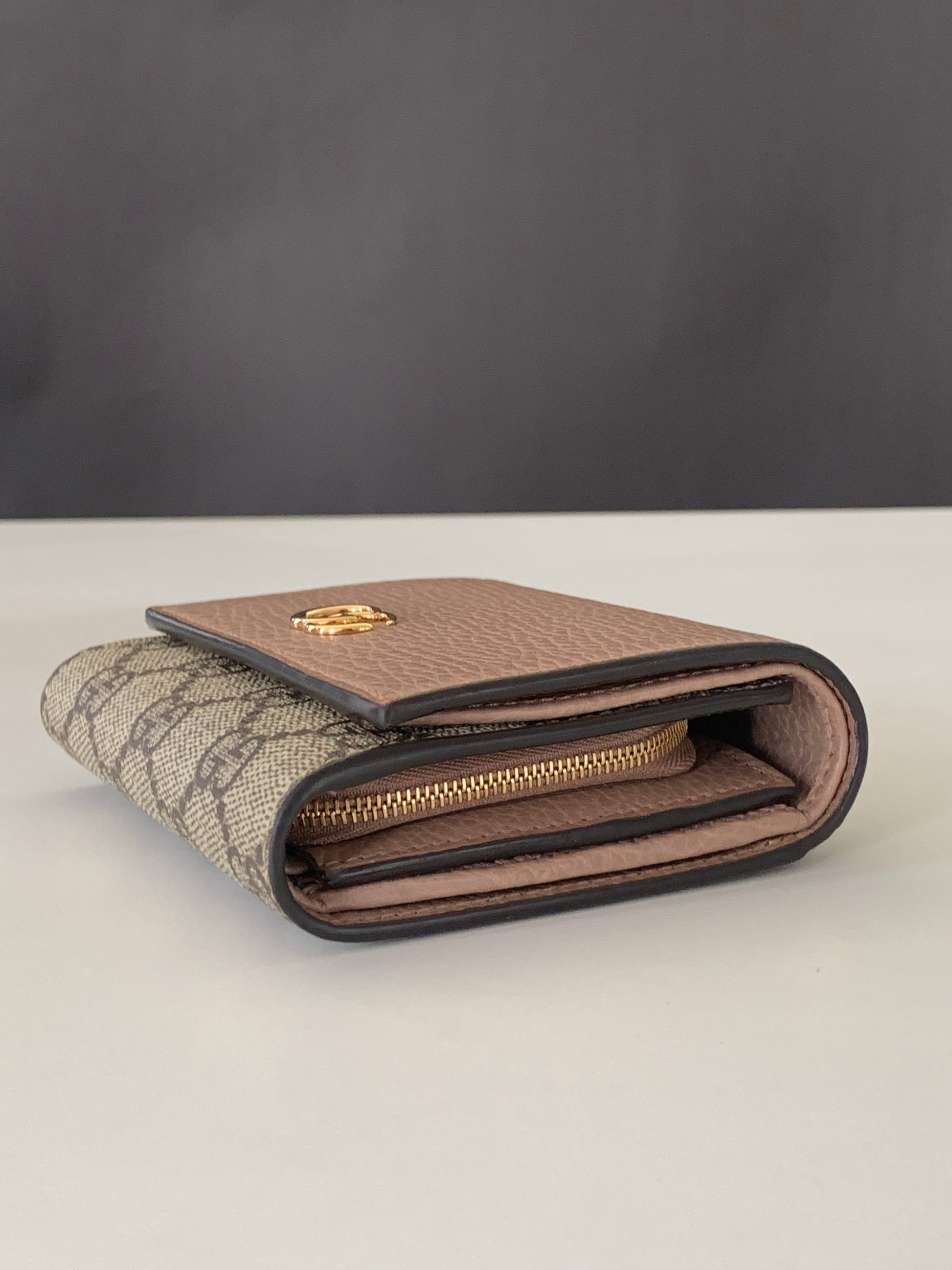 Gucci GG Supreme Monogram Medium GG Marmont Card Case