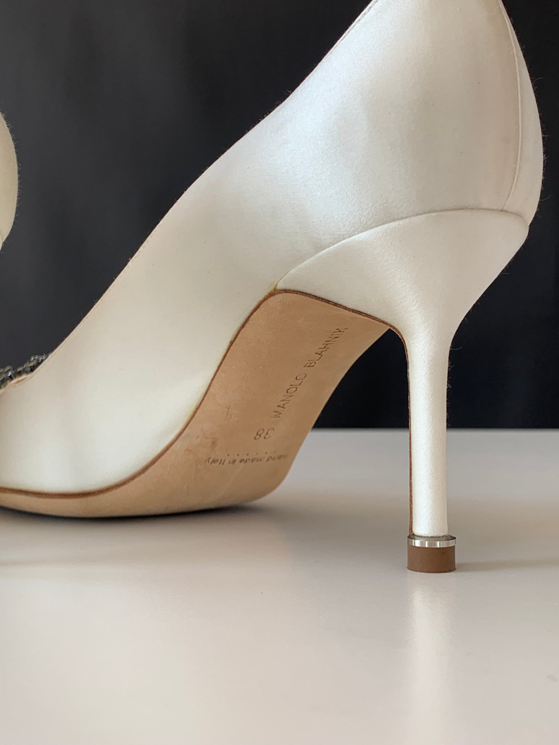 Manolo Blahnik Hangisi Satin Pumps 70 38