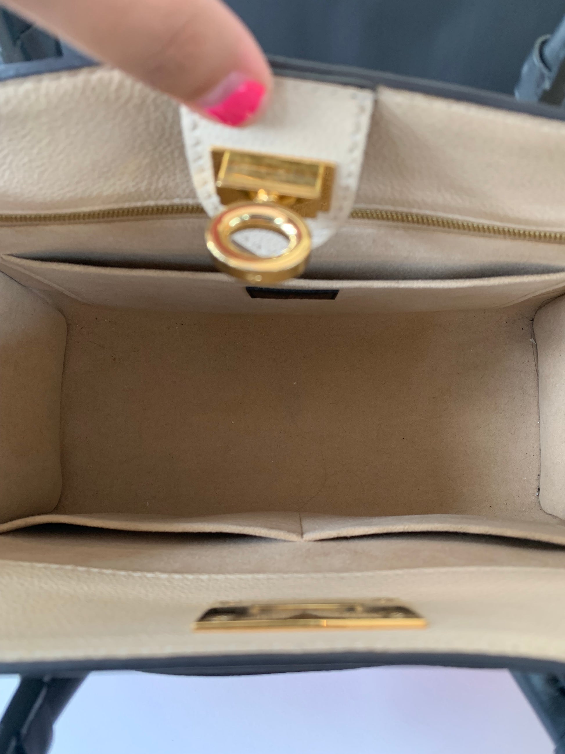 Louis Vuitton On My Side Monogram