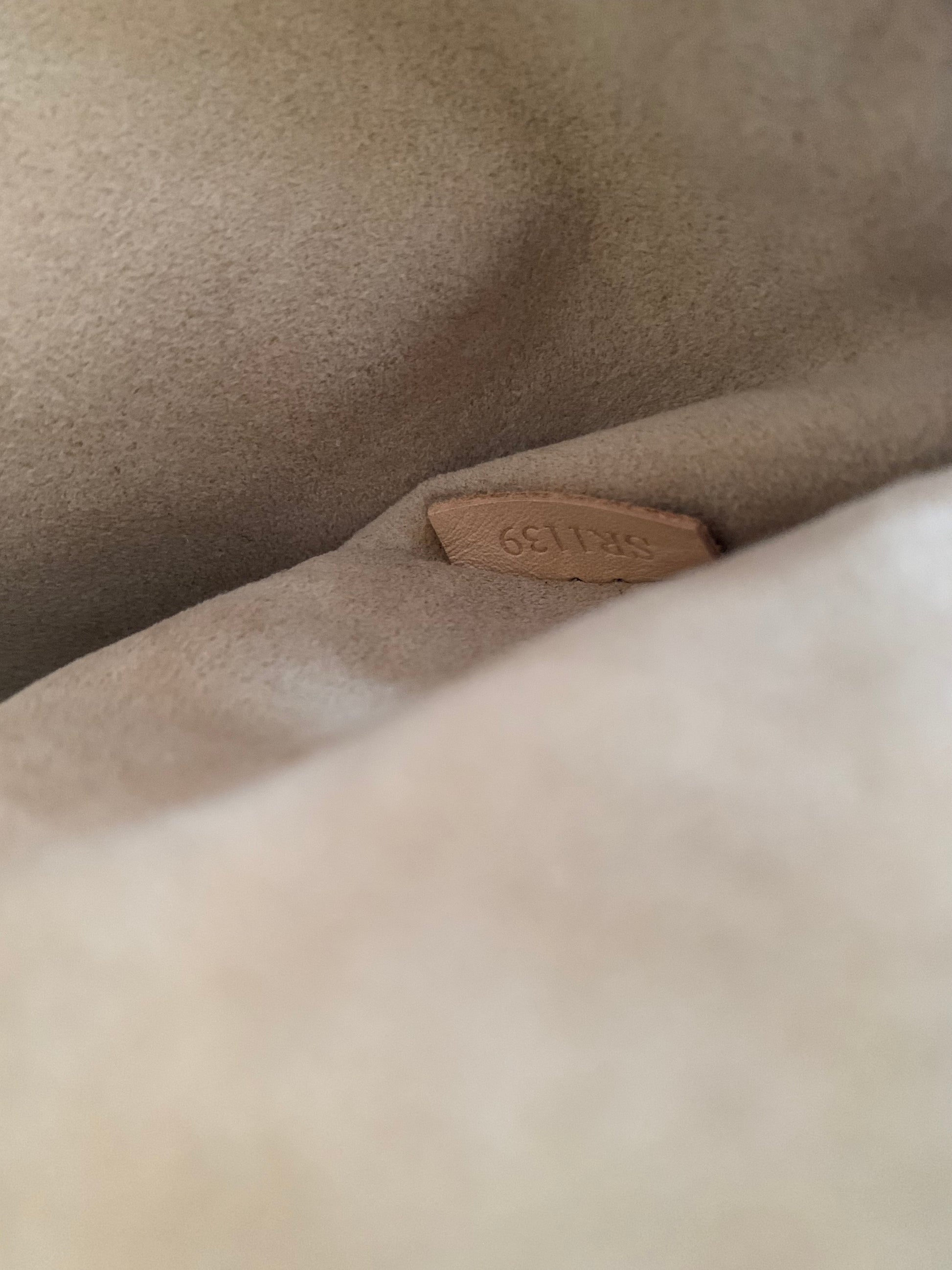 Louis Vuitton On My Side Monogram