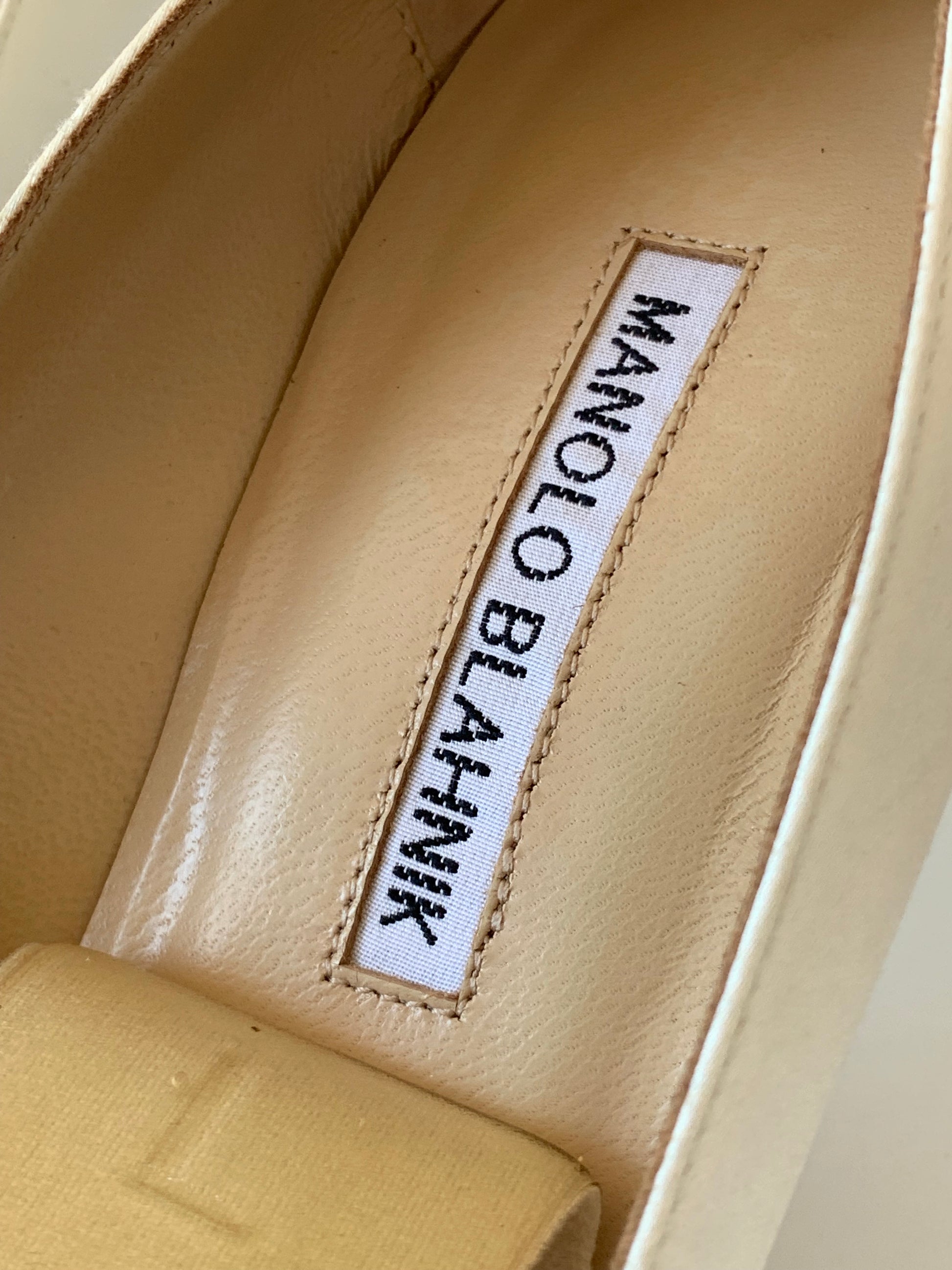 Manolo Blahnik Hangisi Satin Pumps 70 38