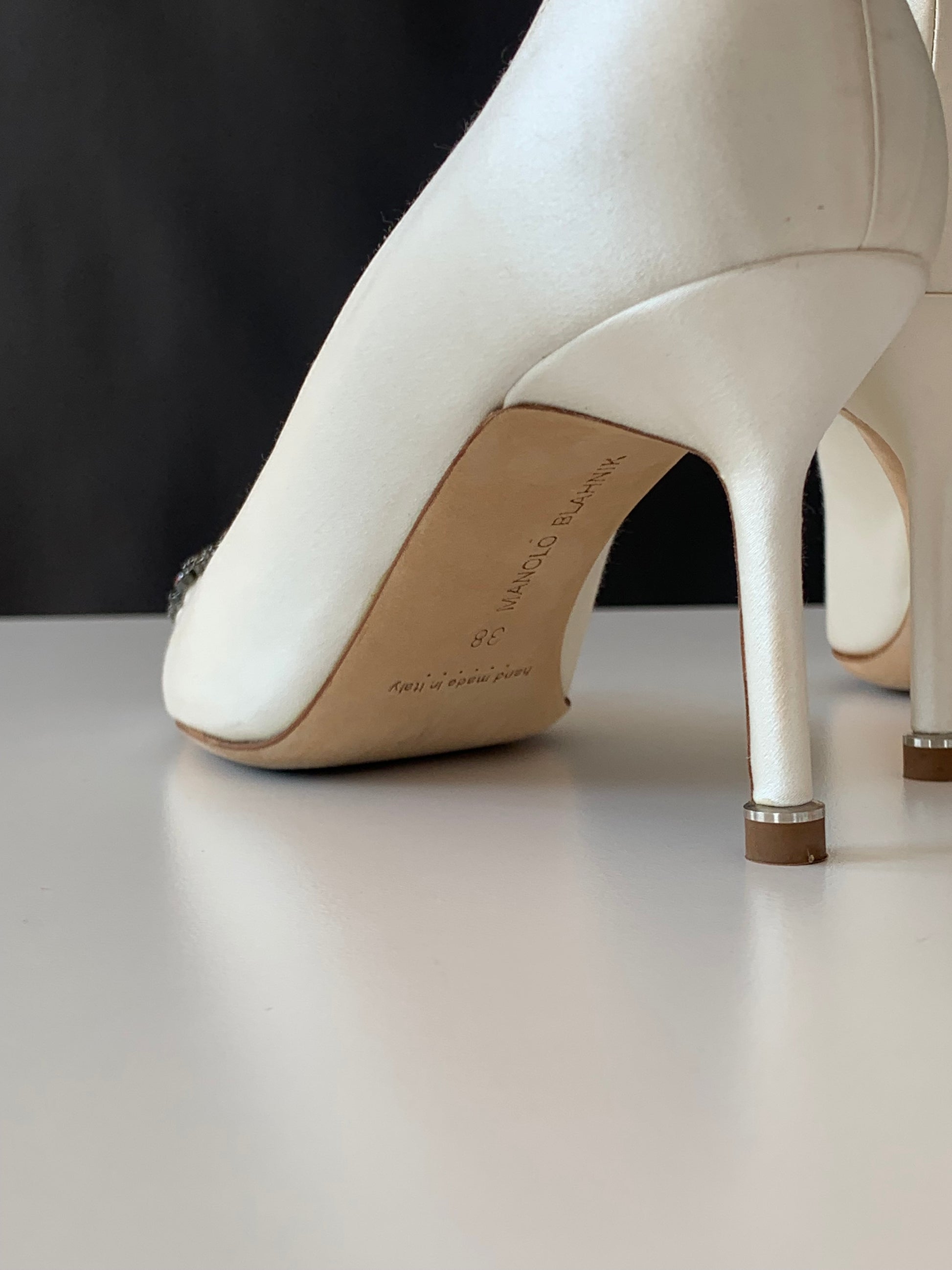 Manolo Blahnik Hangisi Satin Pumps 70 38