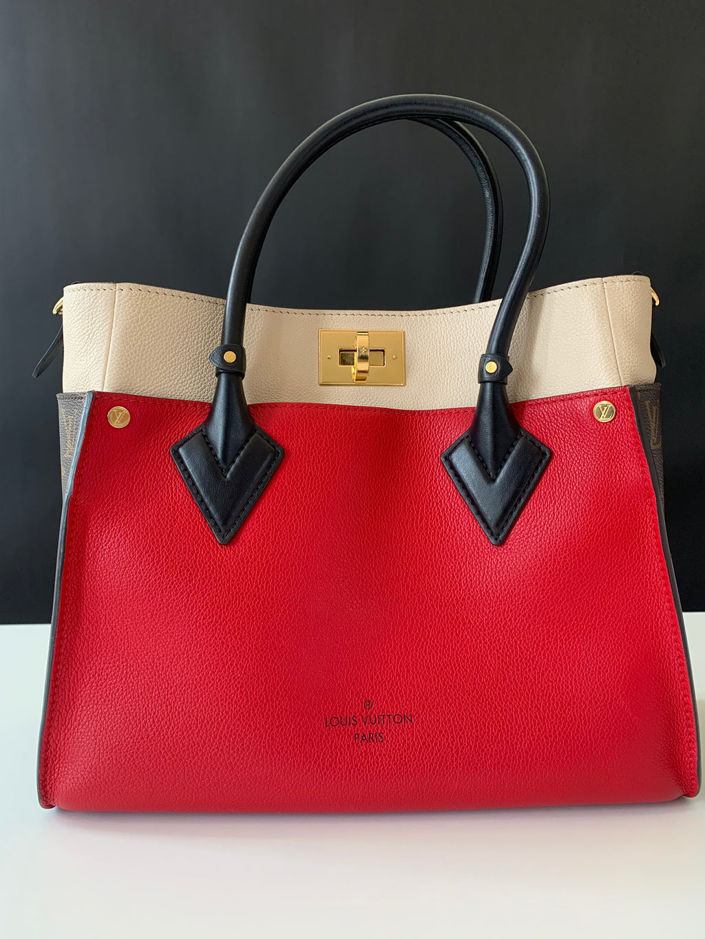 Louis Vuitton On My Side Monogram