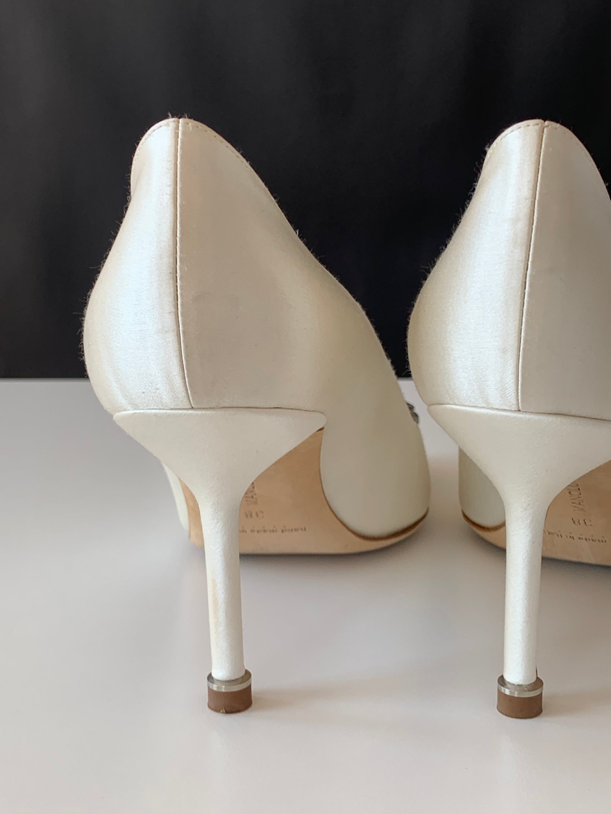 Manolo Blahnik Hangisi Satin Pumps 70 38