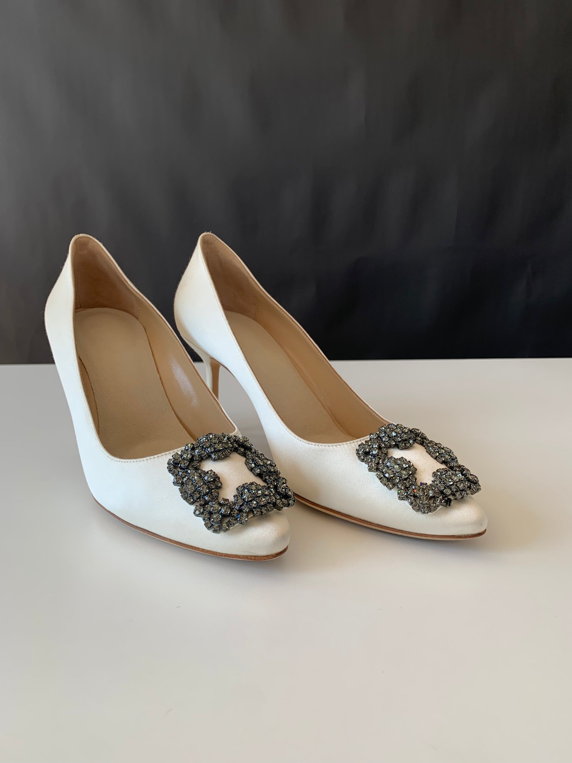 Manolo Blahnik Hangisi Satin Pumps 70 38