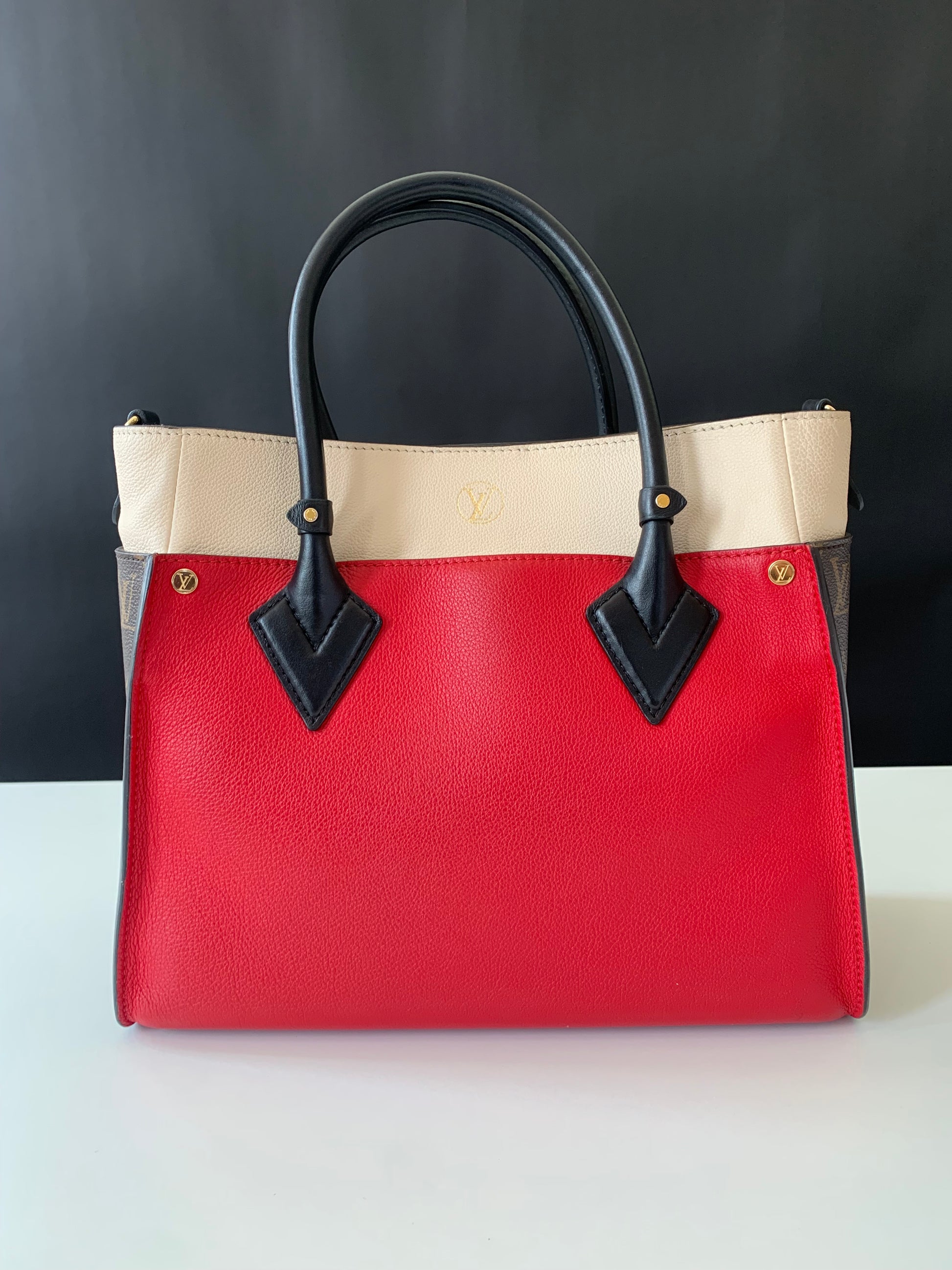 Louis Vuitton On My Side Monogram