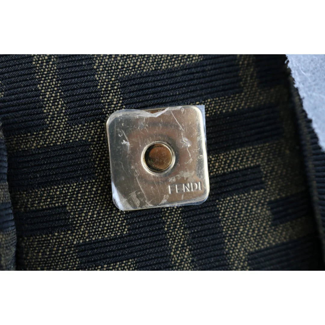 Fendi Baguette Multipocket Zucca