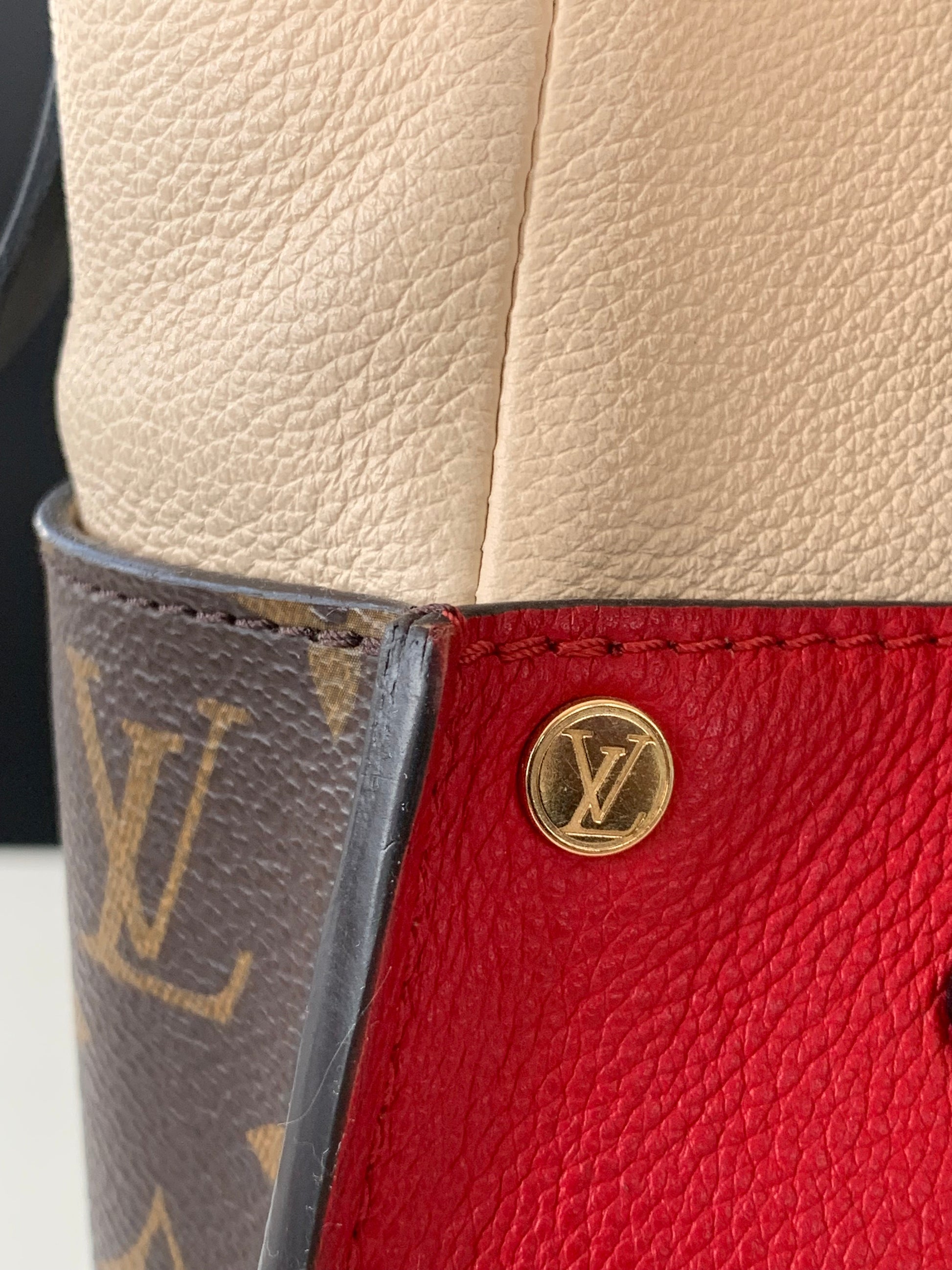 Louis Vuitton On My Side Monogram