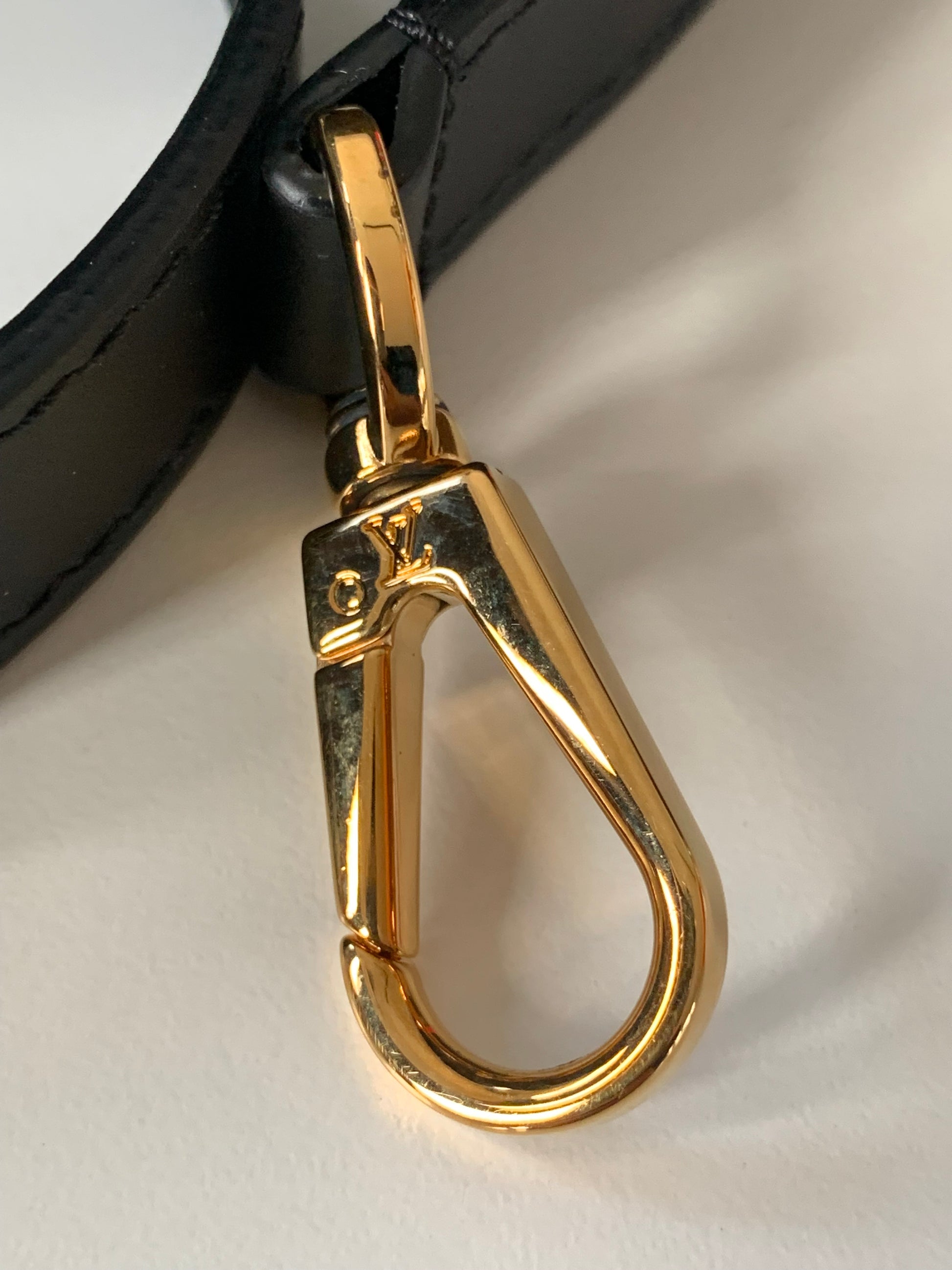 Louis Vuitton On My Side Monogram