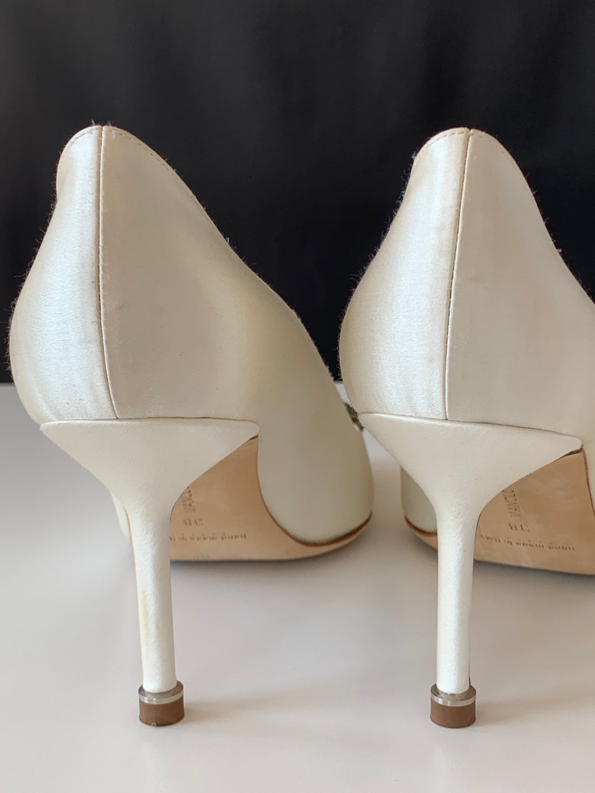 Manolo Blahnik Hangisi Satin Pumps 70 38