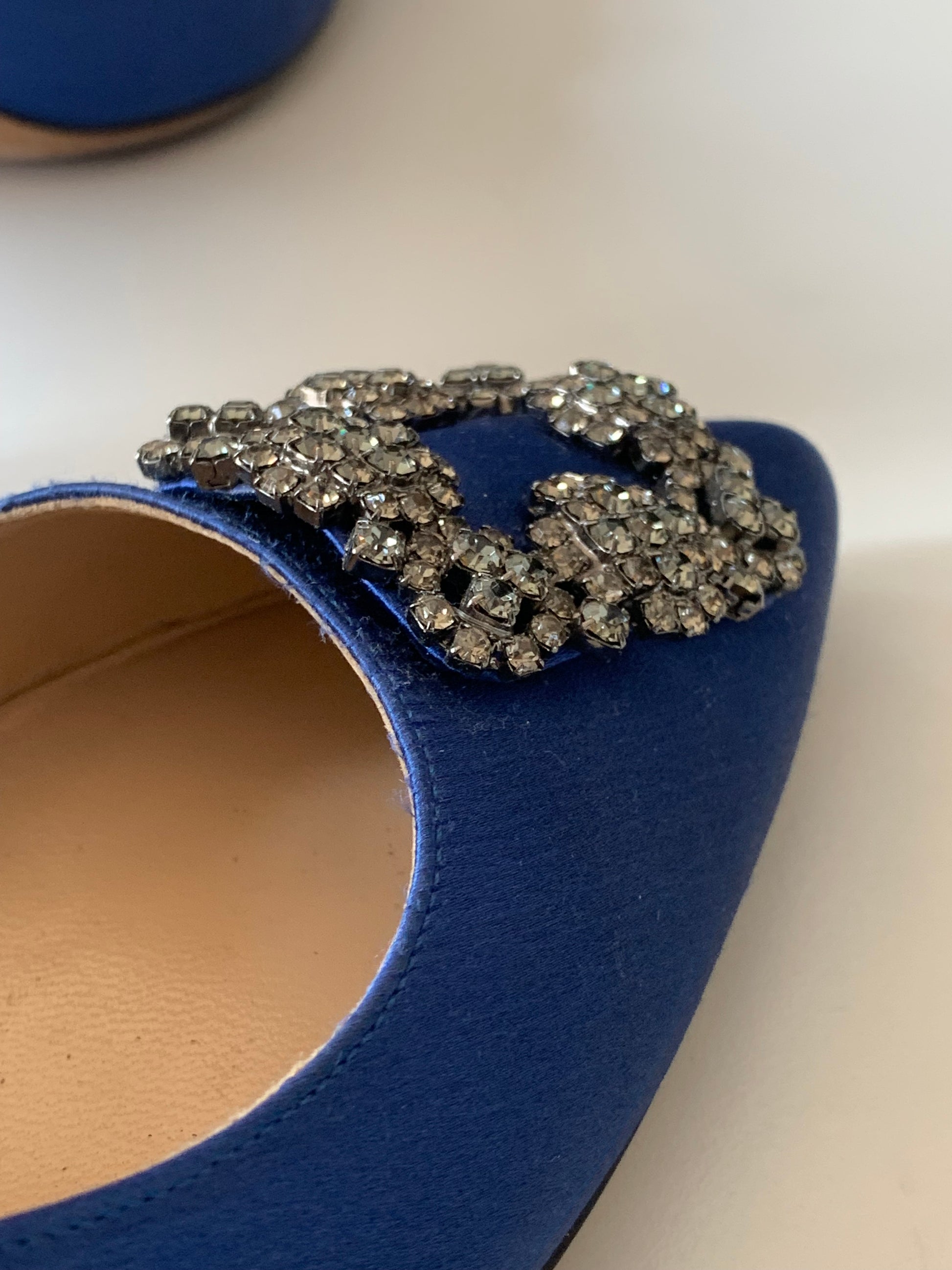 Manolo Blahnik Hangisi 90 Satin Pumps 39.5