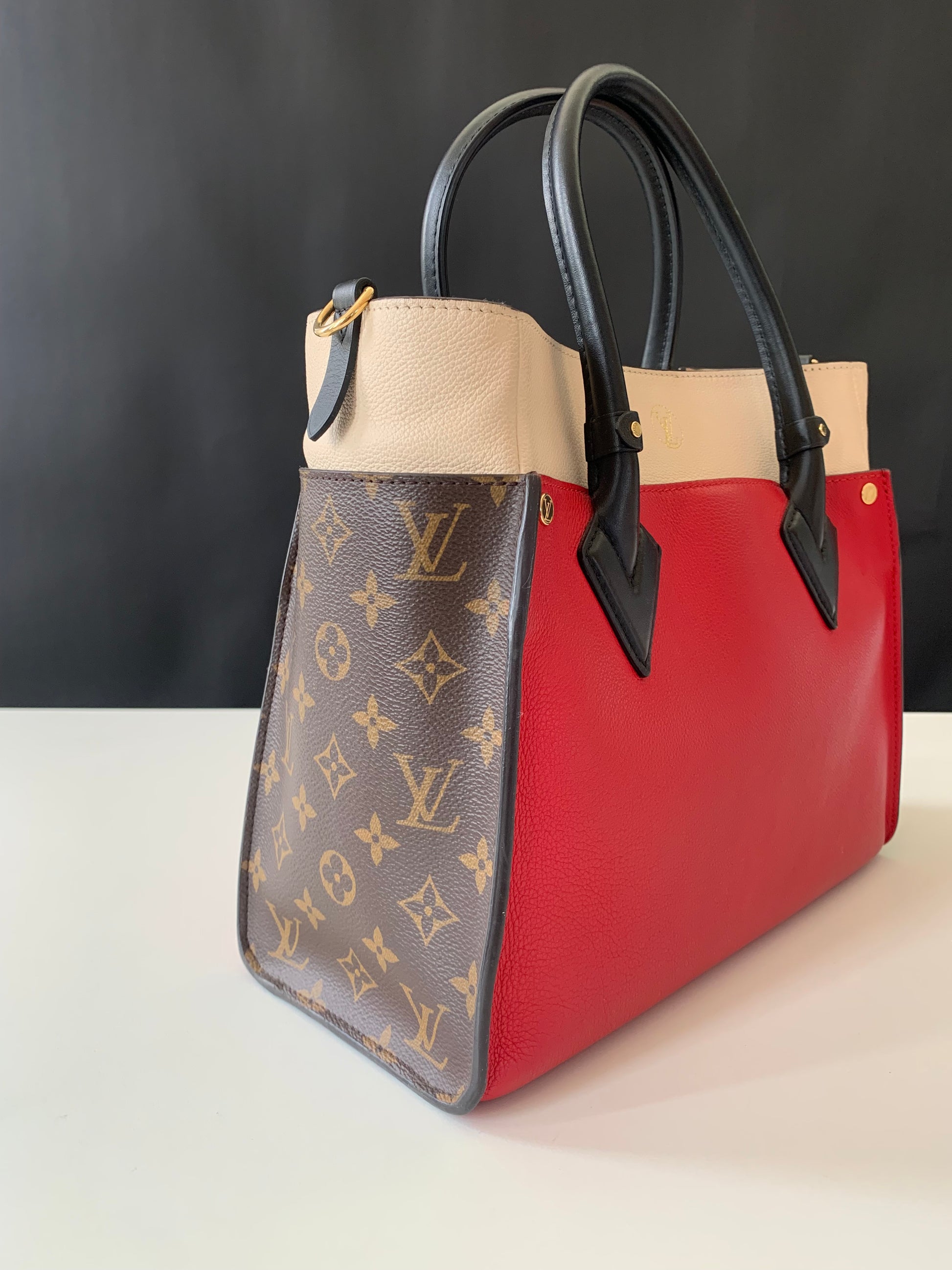 Louis Vuitton On My Side Monogram