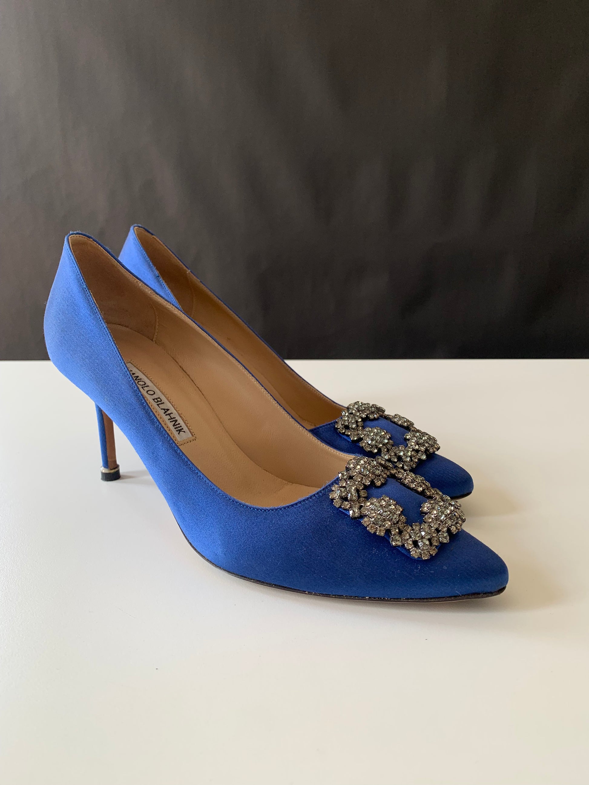 Manolo Blahnik Hangisi 90 Satin Pumps 39.5