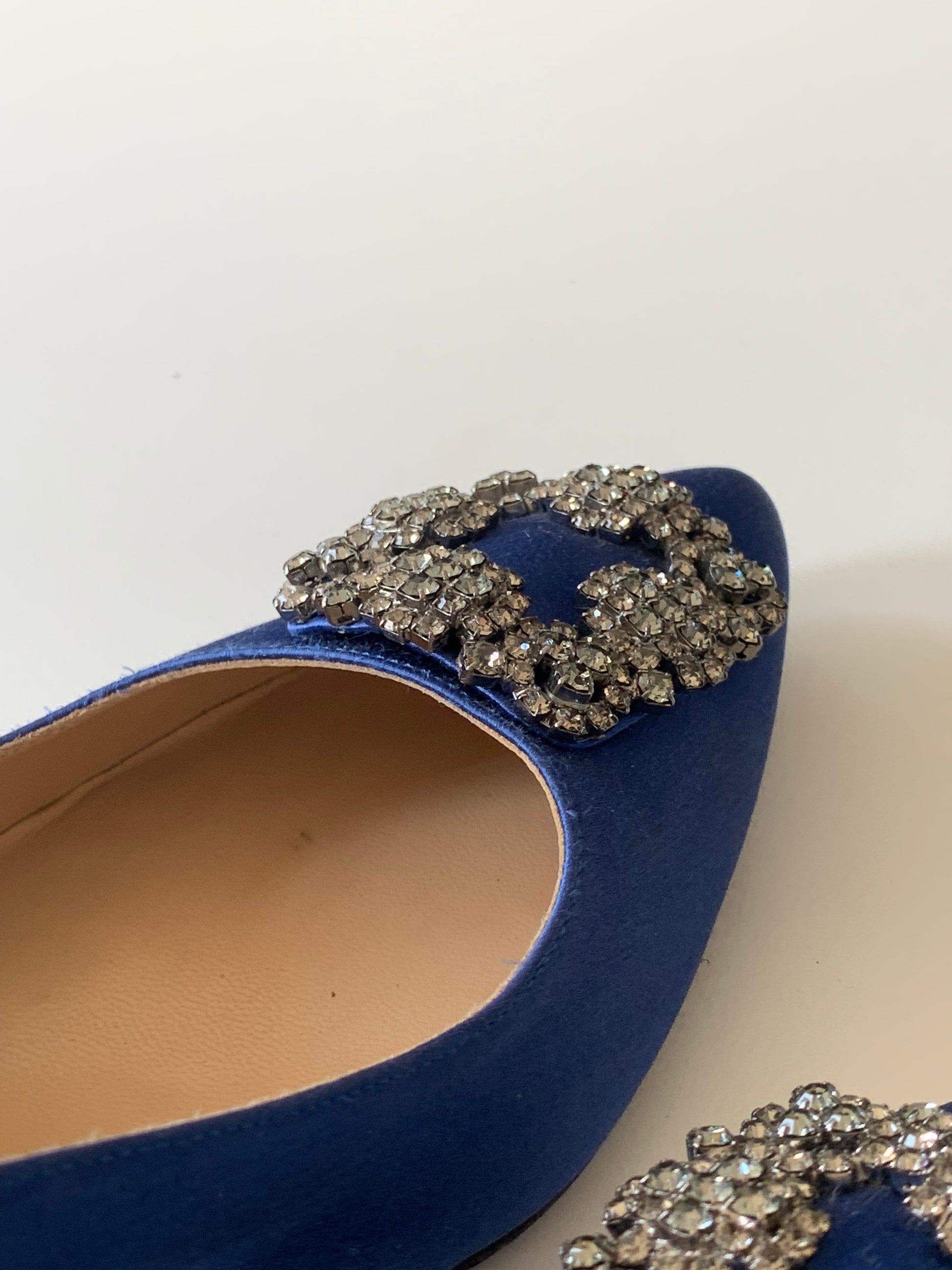 Manolo Blahnik Hangisi 90 Satin Pumps 39.5