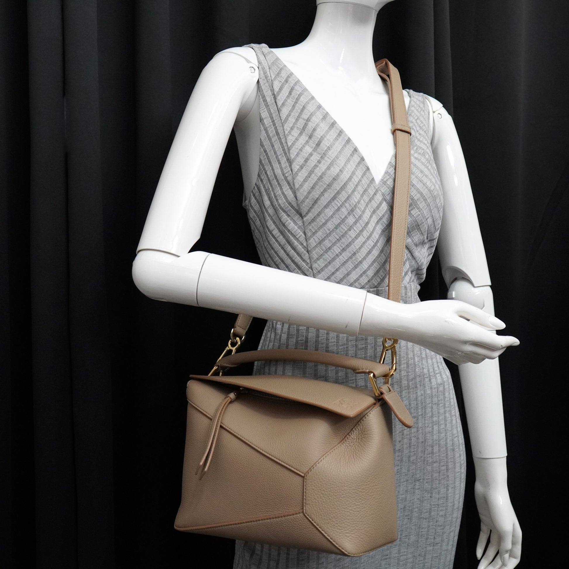 Loewe Puzzle Edge Sand Small