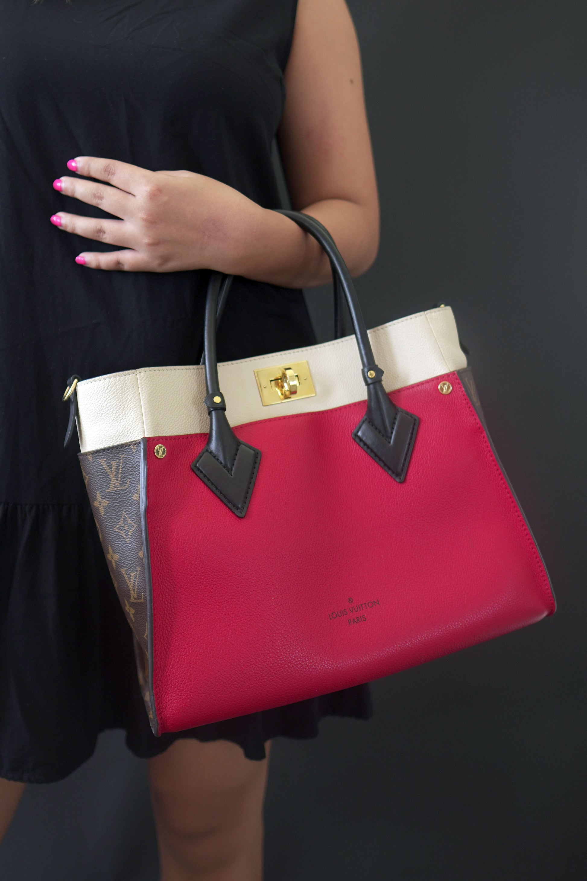 Louis Vuitton On My Side Monogram