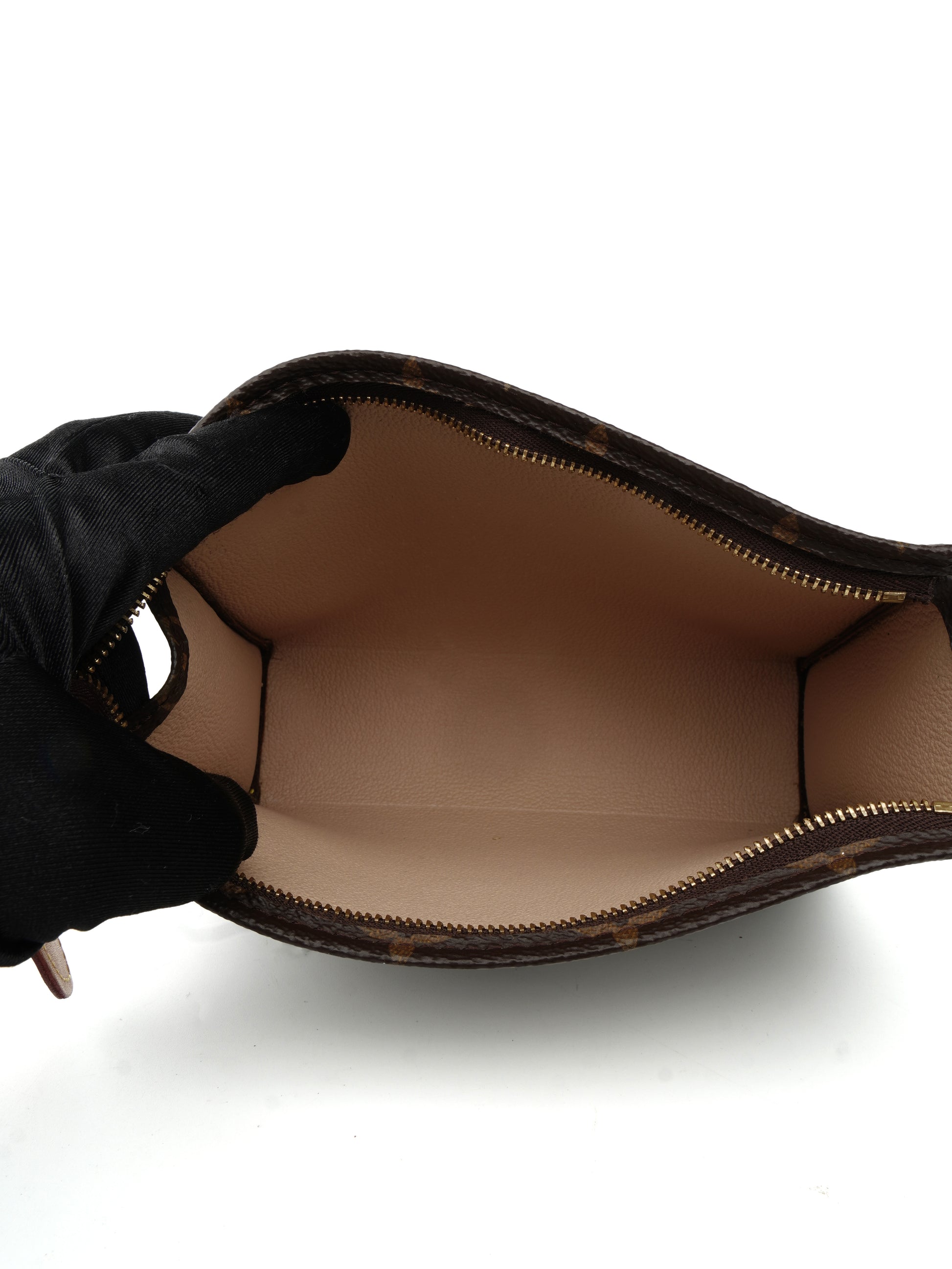 Louis Vuitton Toiletry 19