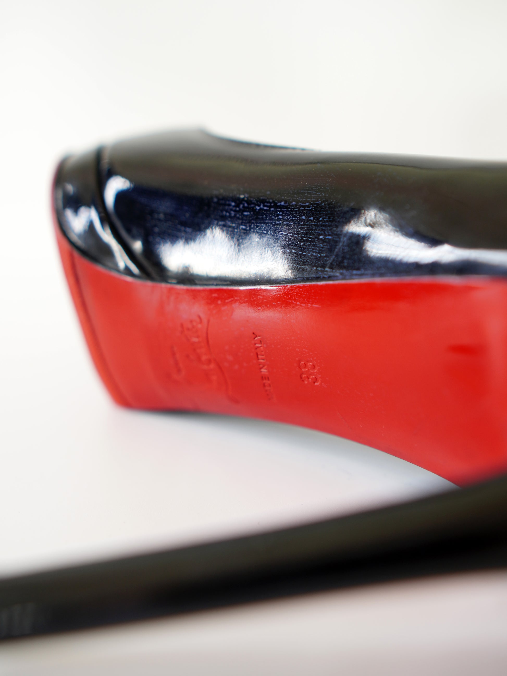 Christian Louboutin Pigalle Plato Pumps Patent 38