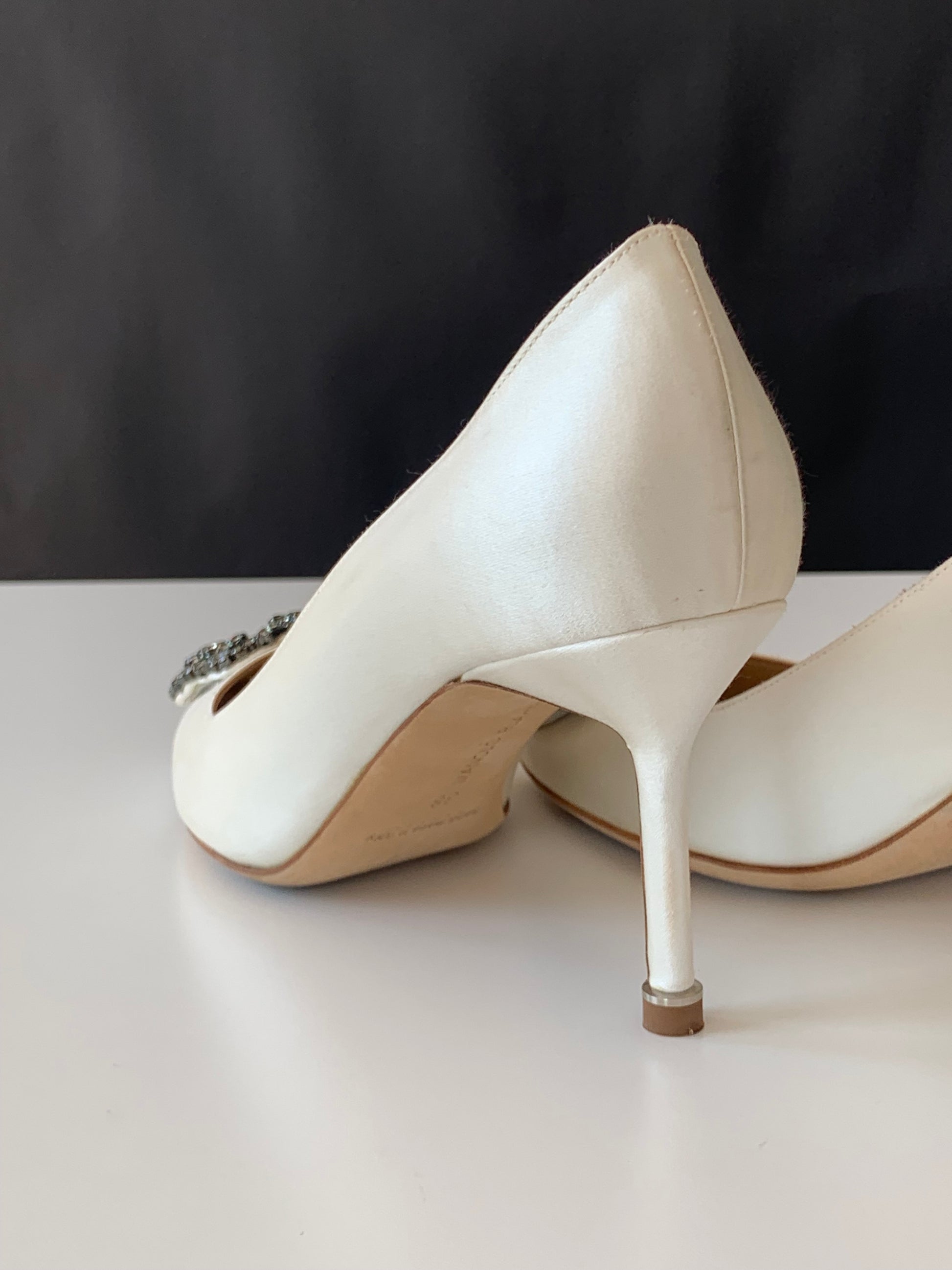 Manolo Blahnik Hangisi Satin Pumps 70 38