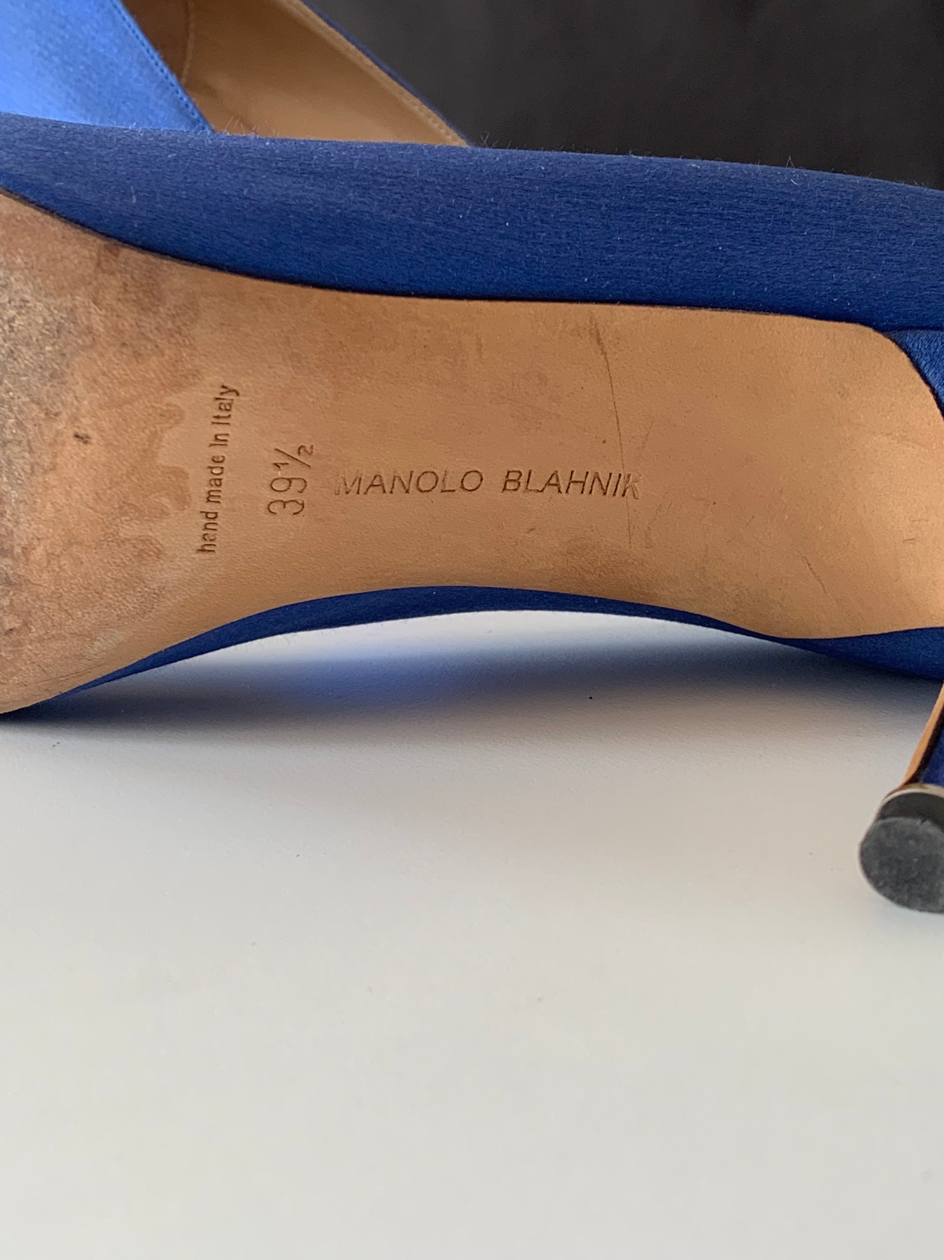 Manolo Blahnik Hangisi 90 Satin Pumps 39.5