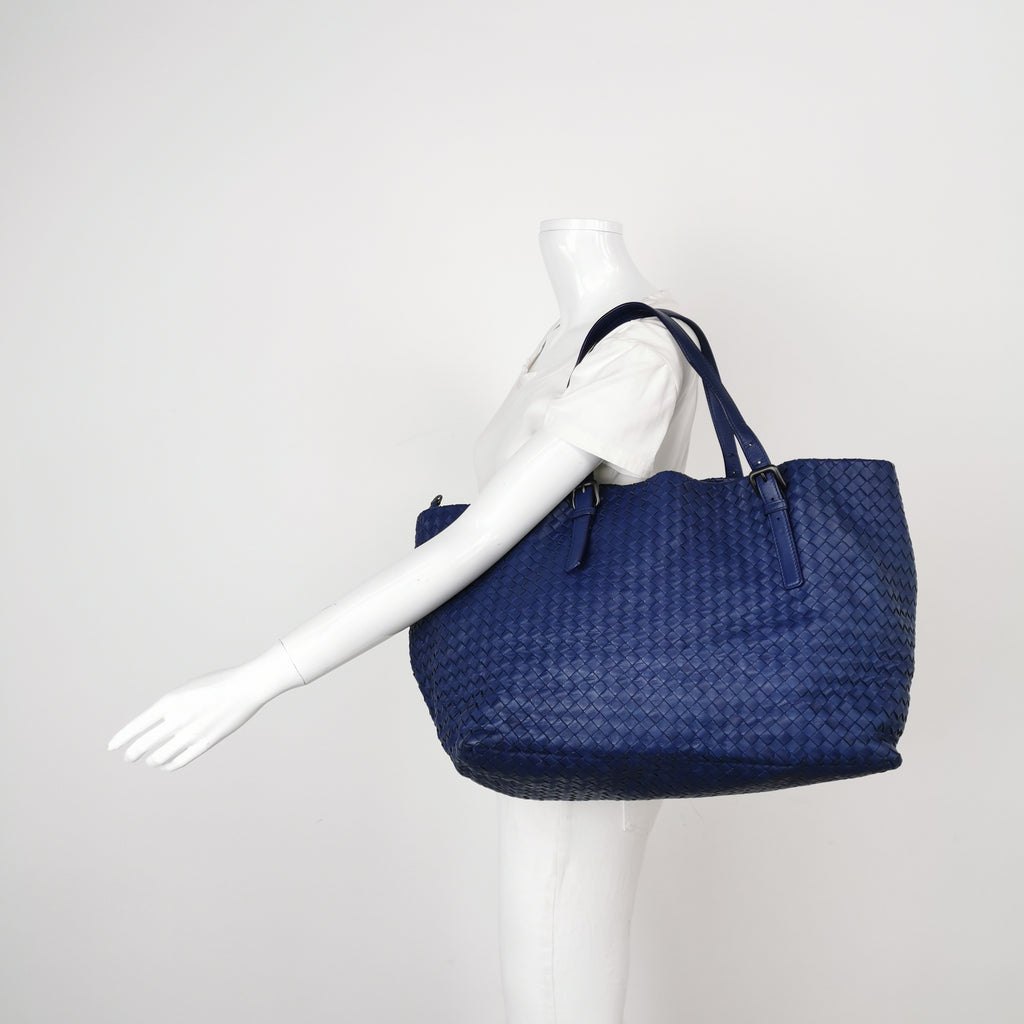 Bottega Veneta Cesta Tote Dark Blue