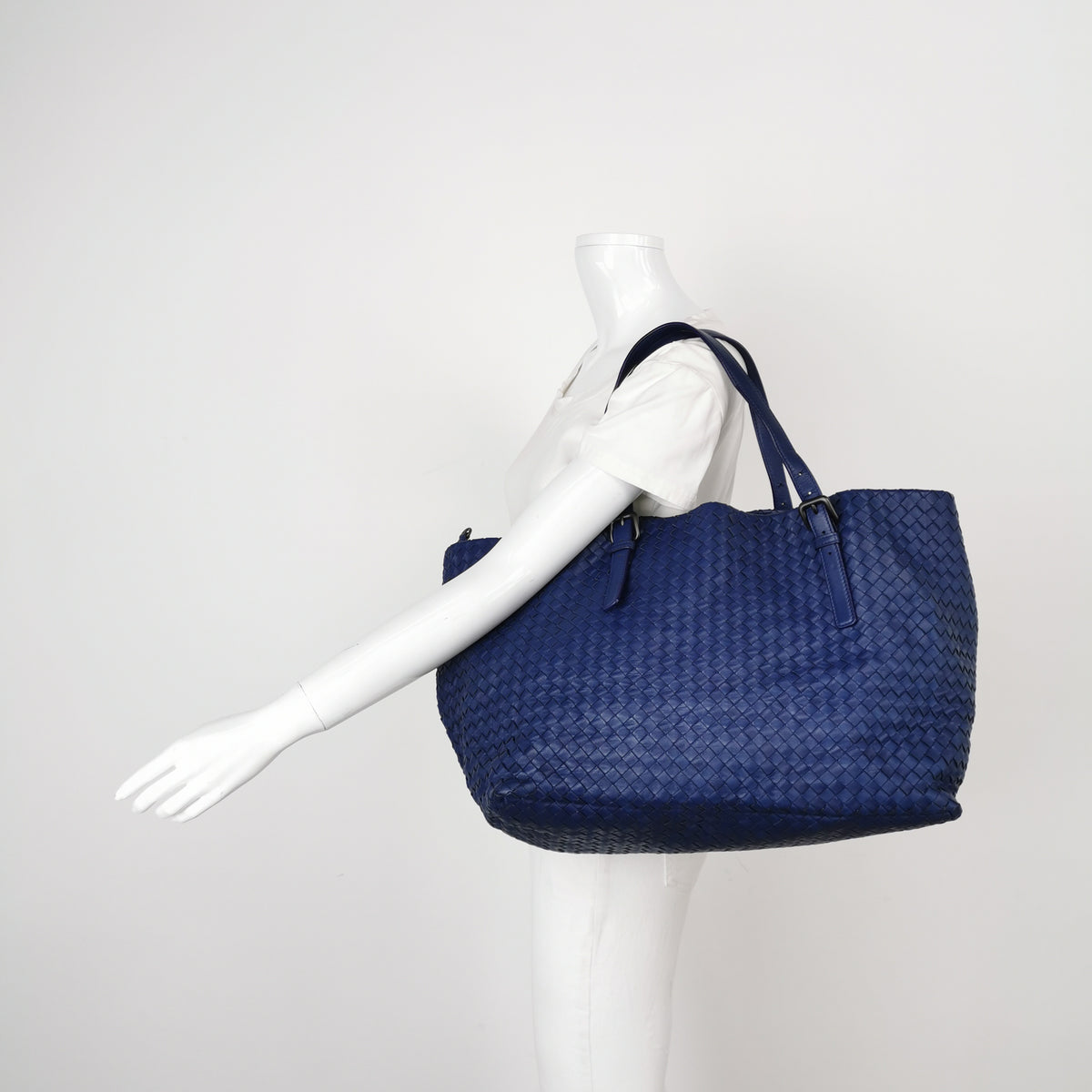 Bottega Veneta Cesta Tote Dark Blue