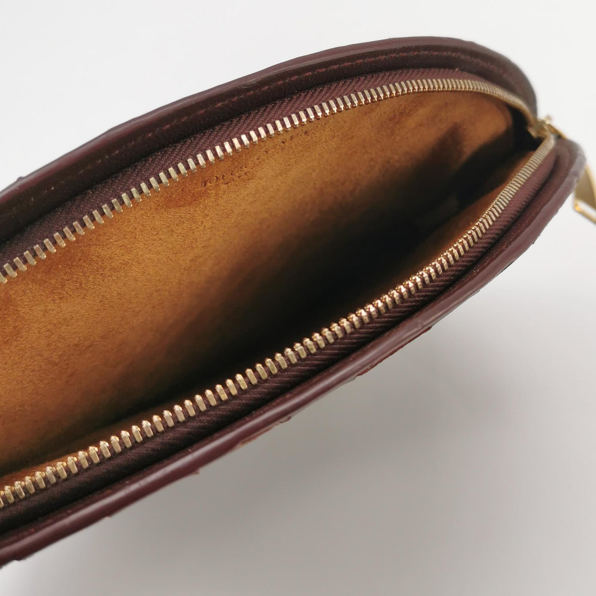 Bottega Veneta Round Rim Clutch Burdundy