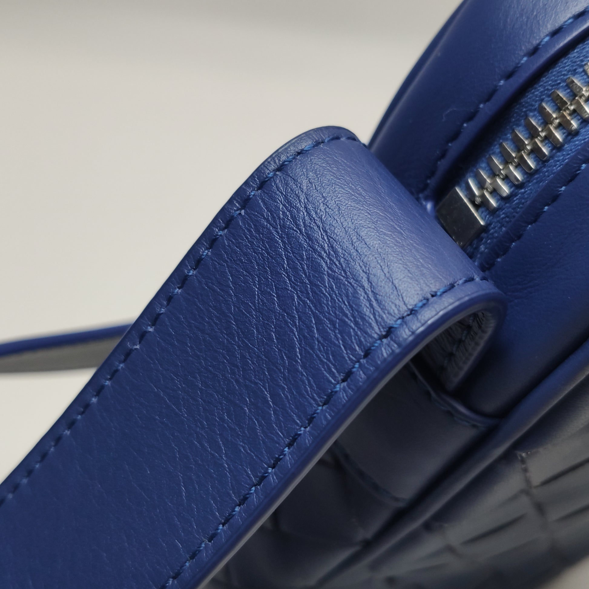 Bottega Veneta Intrecciato Phone Case Crossbody Bag Blue