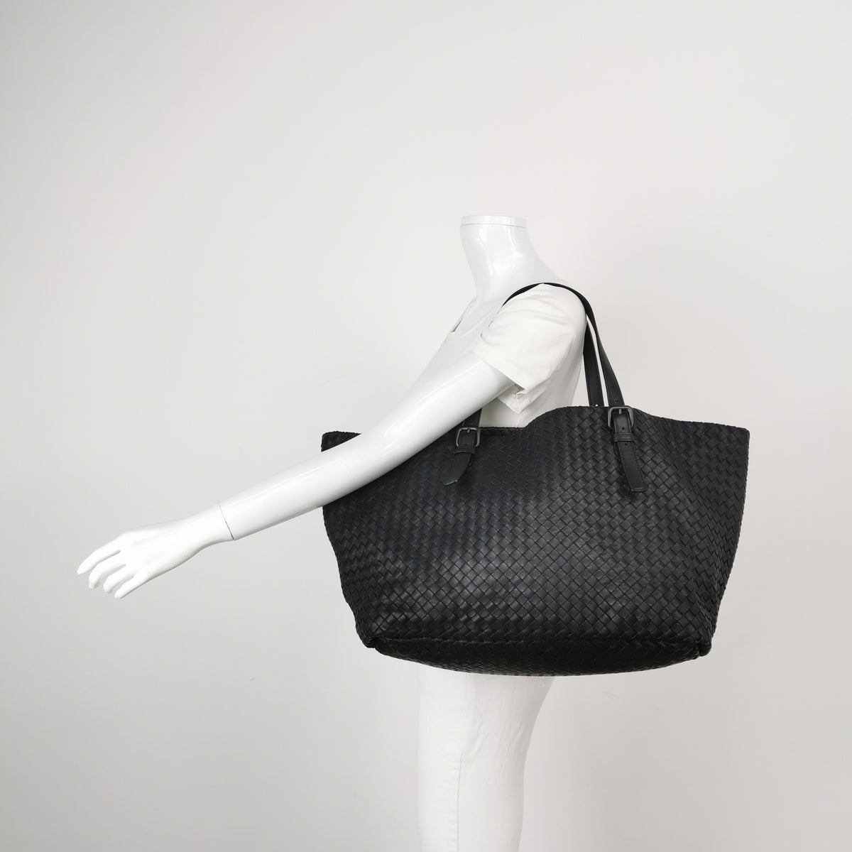 Bottega Veneta Intrecciato Cesta Tote Black