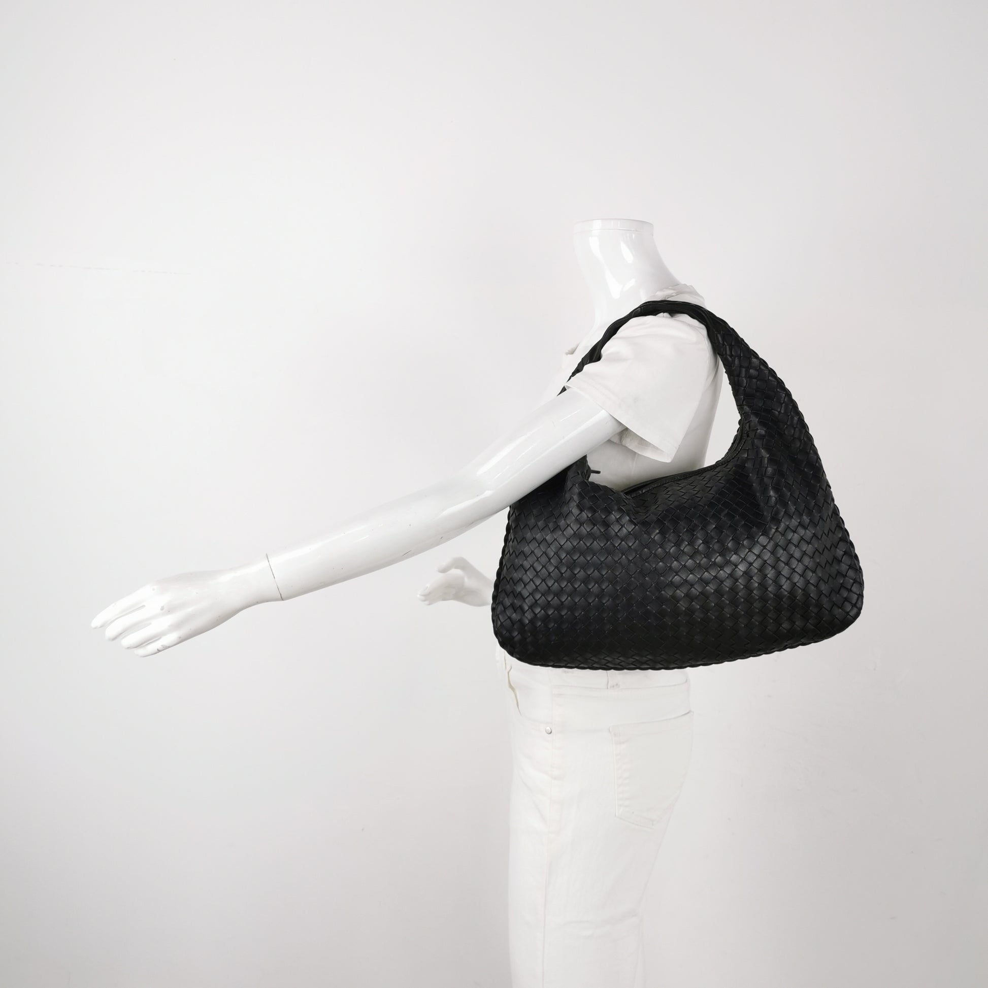 Bottega Veneta Intrecciato Hobo Medium Black