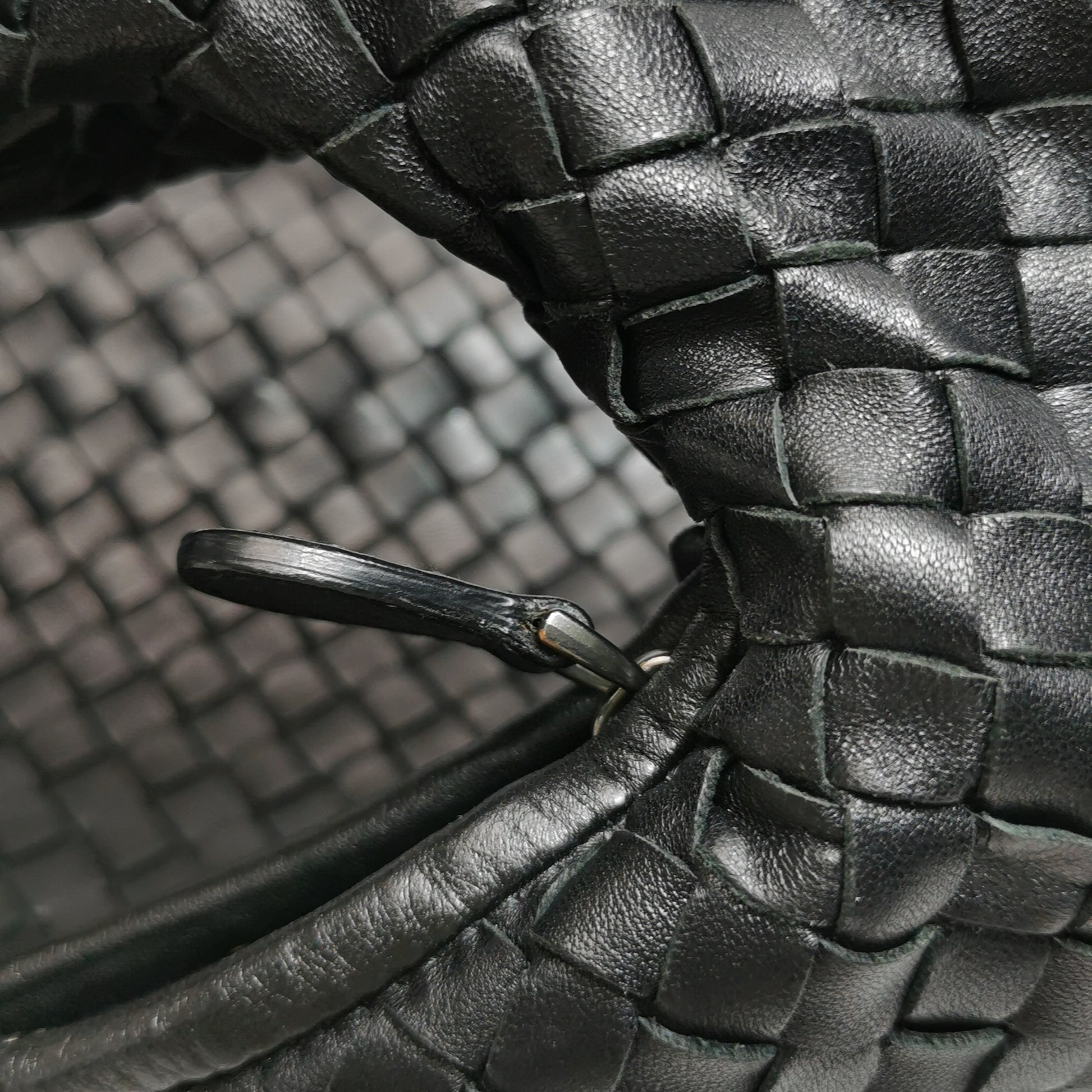 Bottega Veneta Intrecciato Hobo Medium Black
