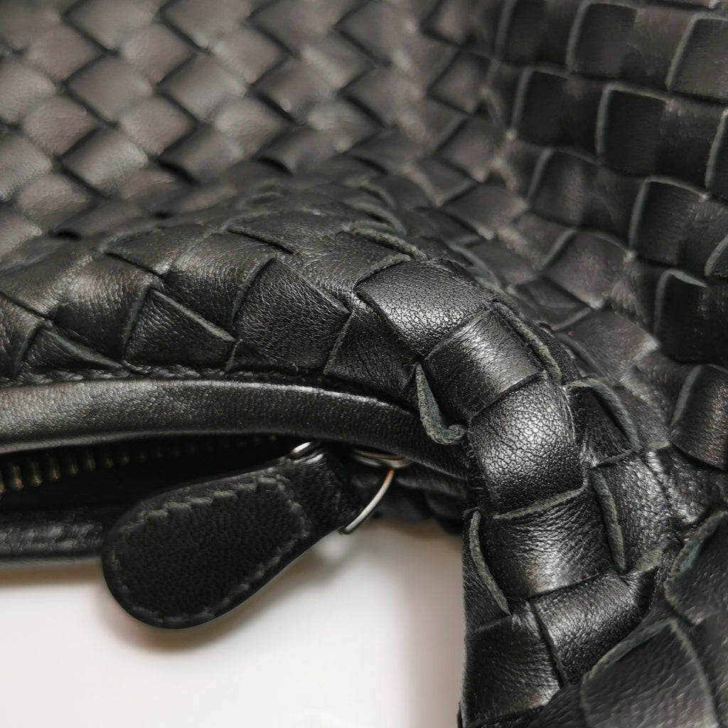 Bottega Veneta Intrecciato Hobo Medium Black