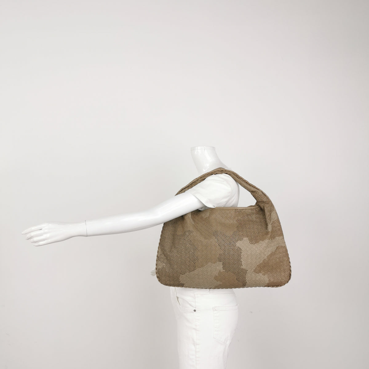 Bottega Veneta Safari Ricamato Intrecciato Hobo 45cm