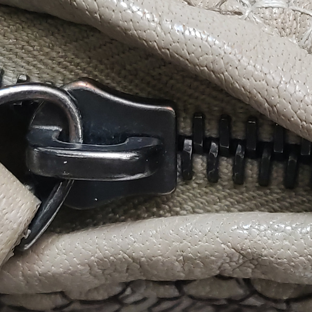Bottega Veneta Safari Ricamato Intrecciato Hobo 45cm