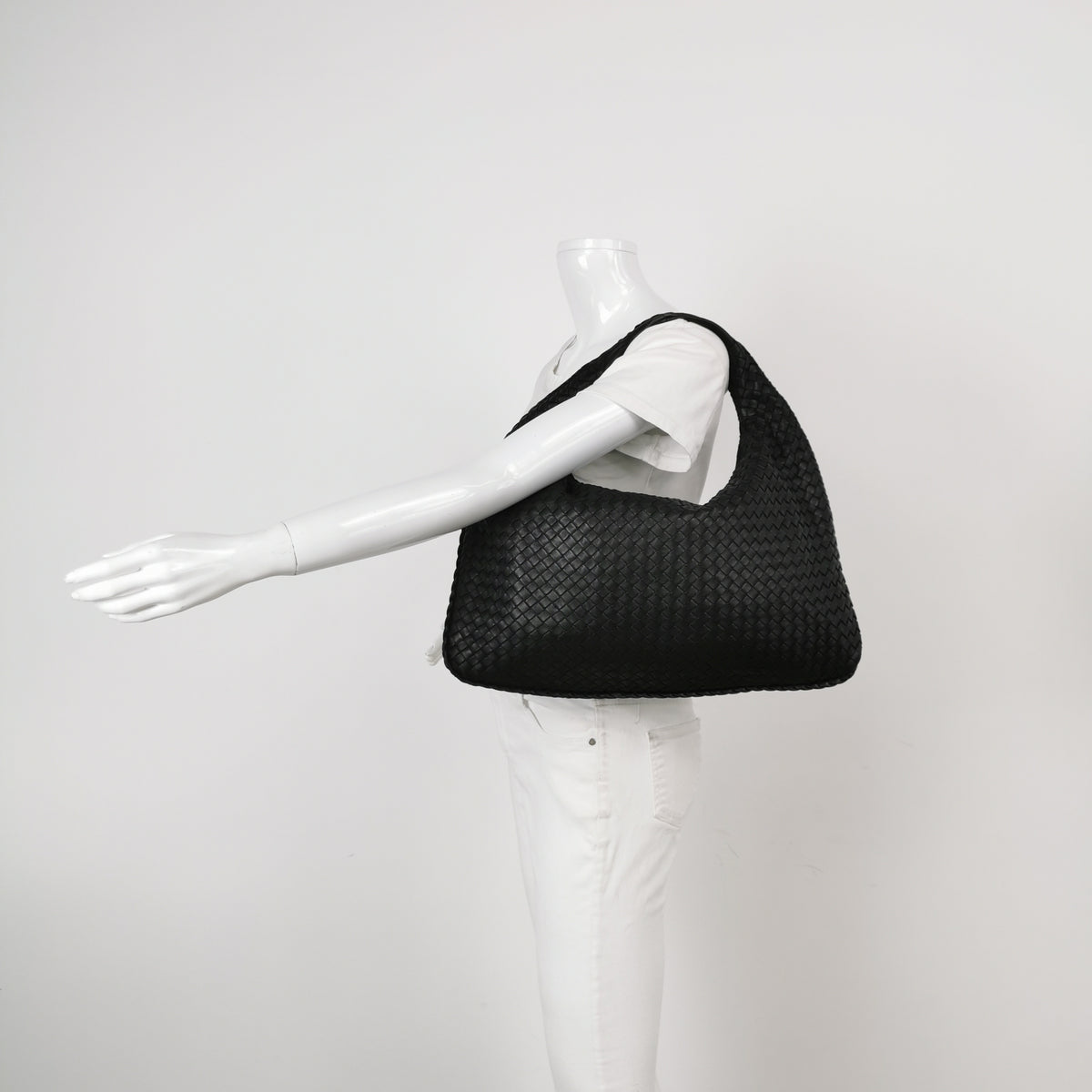 Bottega Veneta Intrecciato Hobo Medium Black