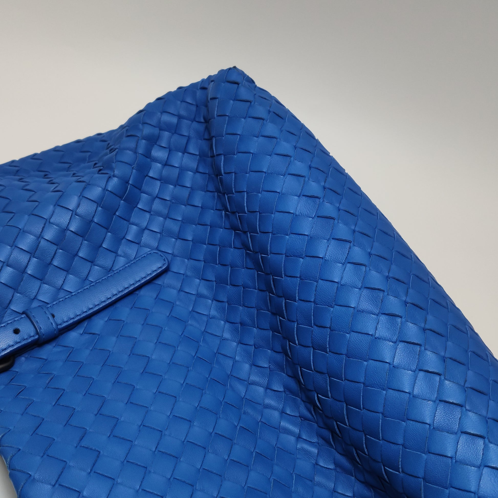 Bottega Veneta Cesta Tote Blue