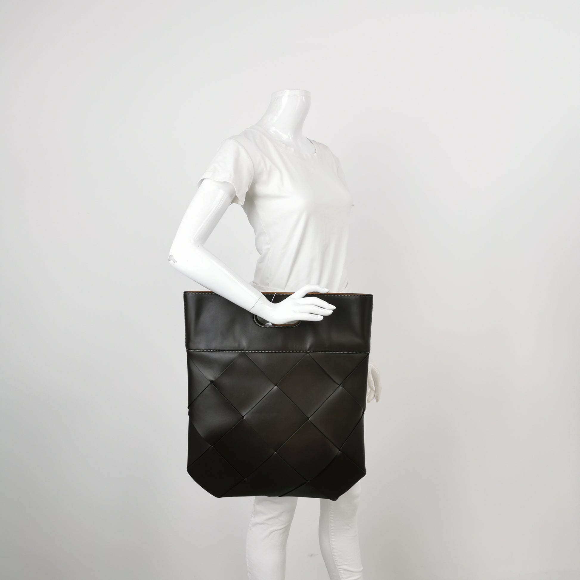 Bottega Veneta Maxi Slip Tote Fondant