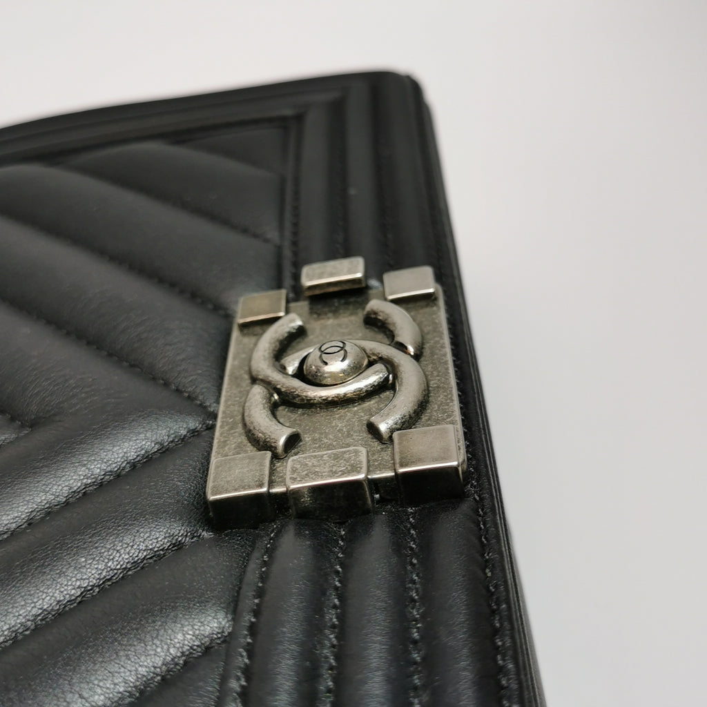 Chanel Boy Medium Chevron Black SHW
