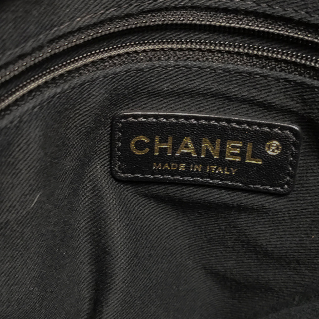 Chanel Country Chic Flap Messenger Bag Caviar Black